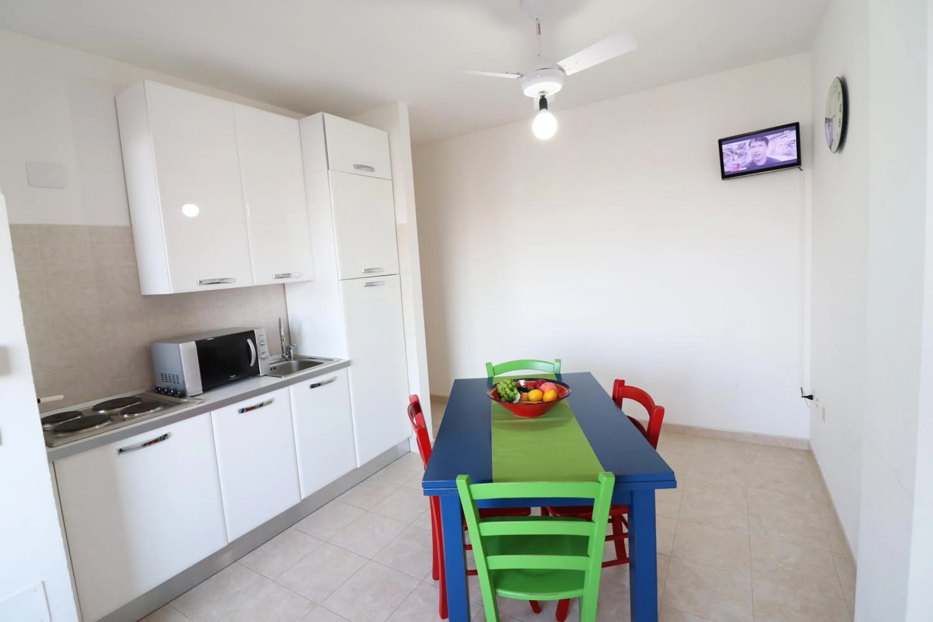 Restaurant/places to eat, Kitchen/Kitchenette in Holiday home angel in Otranto, apartment with 4 beds, with sea view.