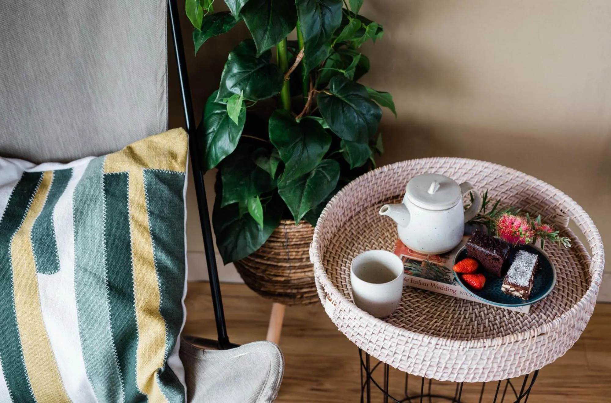 Coffee/tea facilities, Bed in Mitchell Grass Retreat