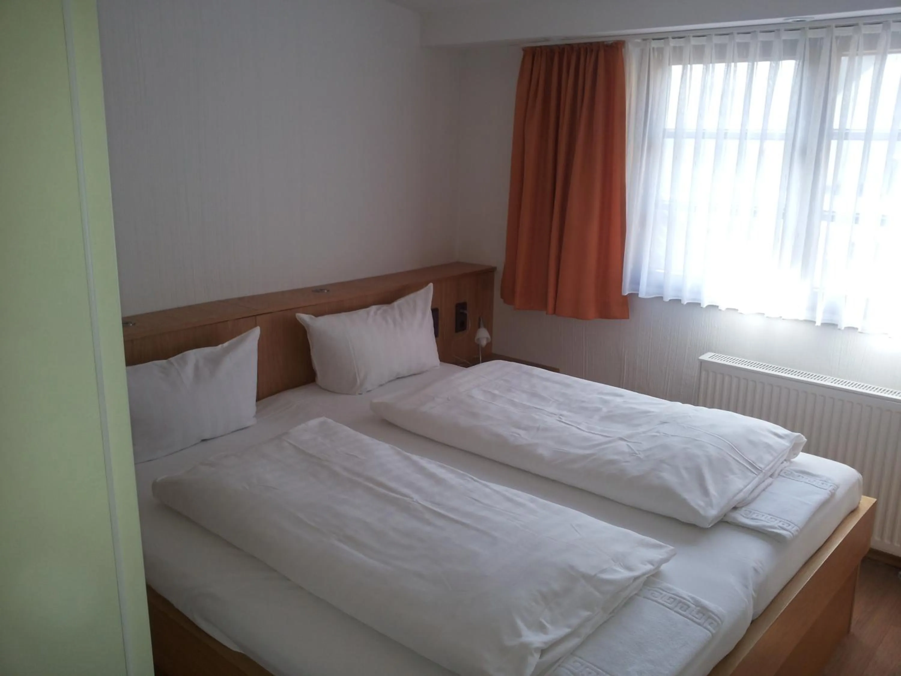 Photo of the whole room, Bed in Burghotel Volmarstein