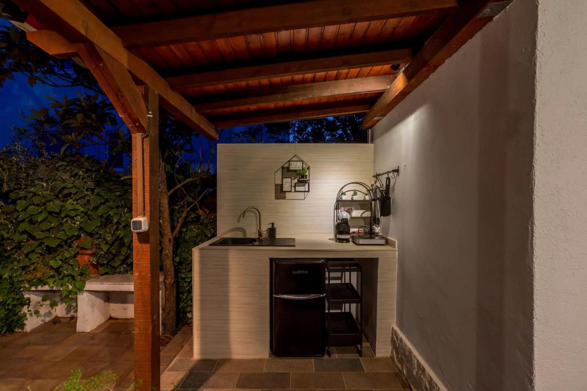 Kitchen/Kitchenette in House with big walled oliva garden