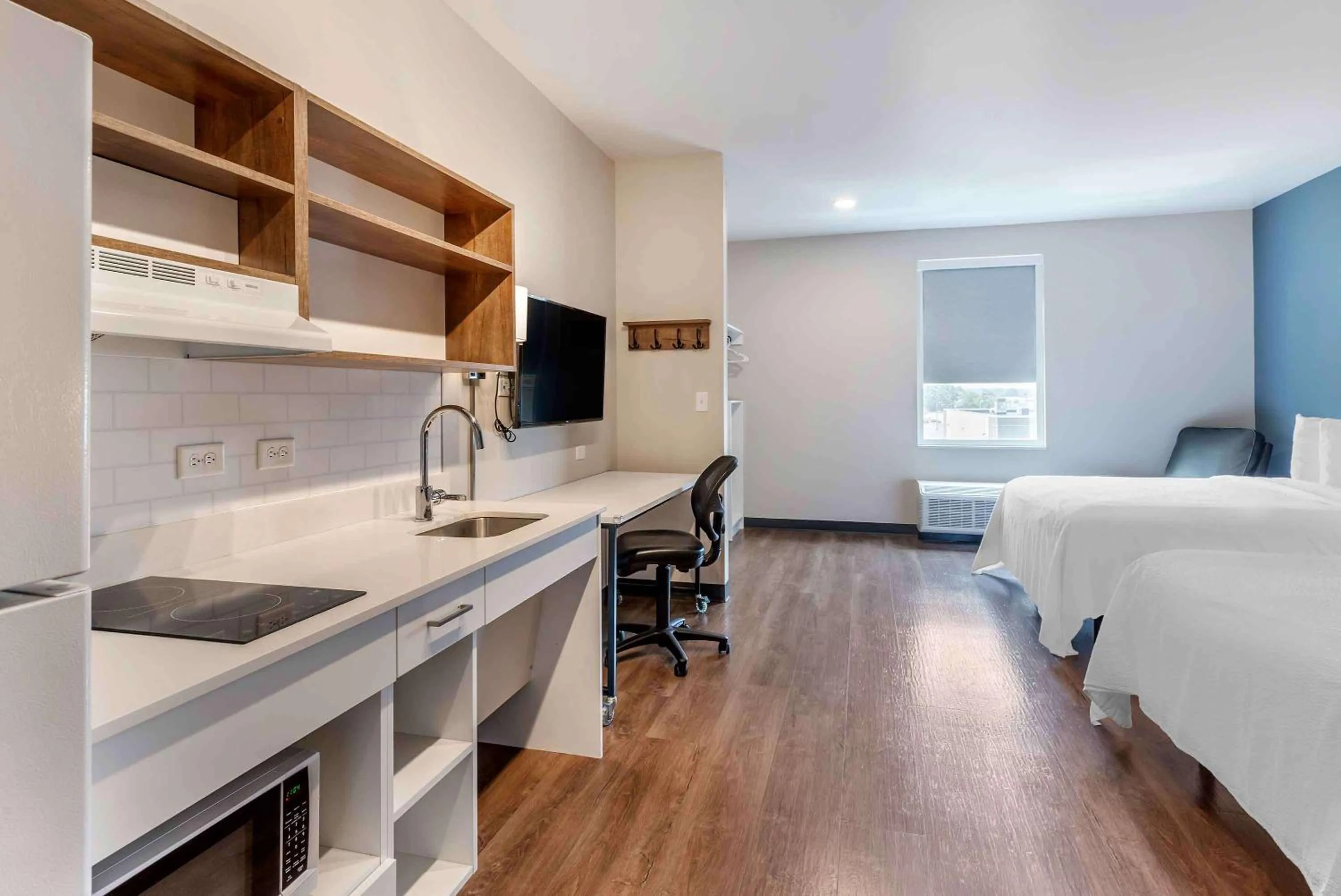 Bedroom, Bed in Extended Stay America Suites - Colonial Heights - Fort Lee