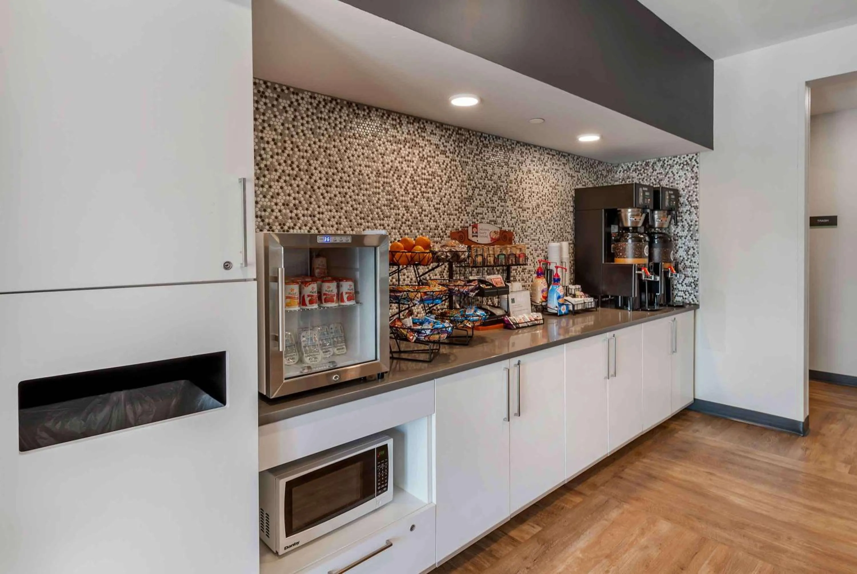 Breakfast in Extended Stay America Suites - Colonial Heights - Fort Lee