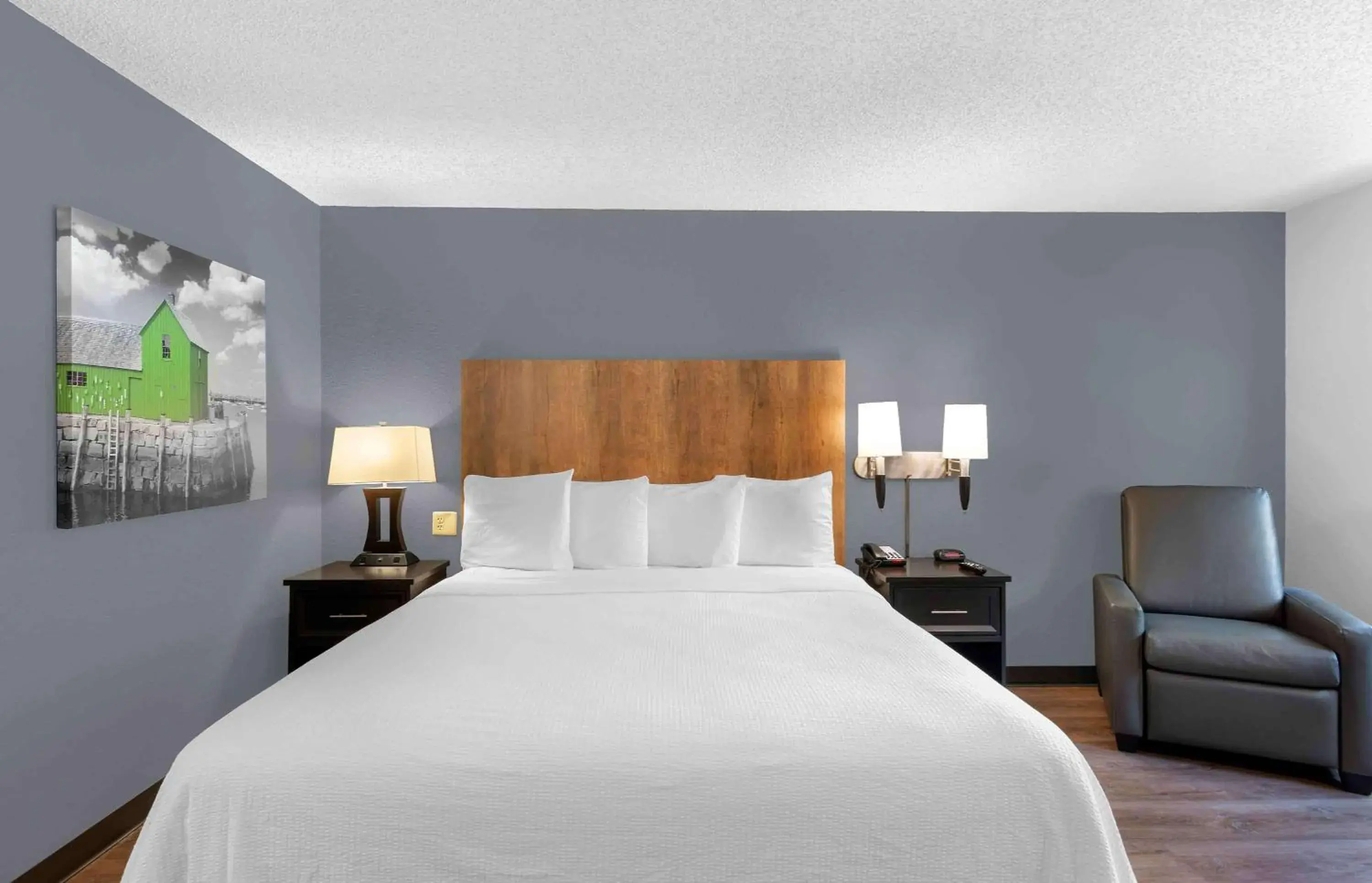 Bedroom, Bed in Extended Stay America Suites - Colonial Heights - Fort Lee Bedroom, Bed in Extended Stay America Suites - Colonial Heights - Fort Lee