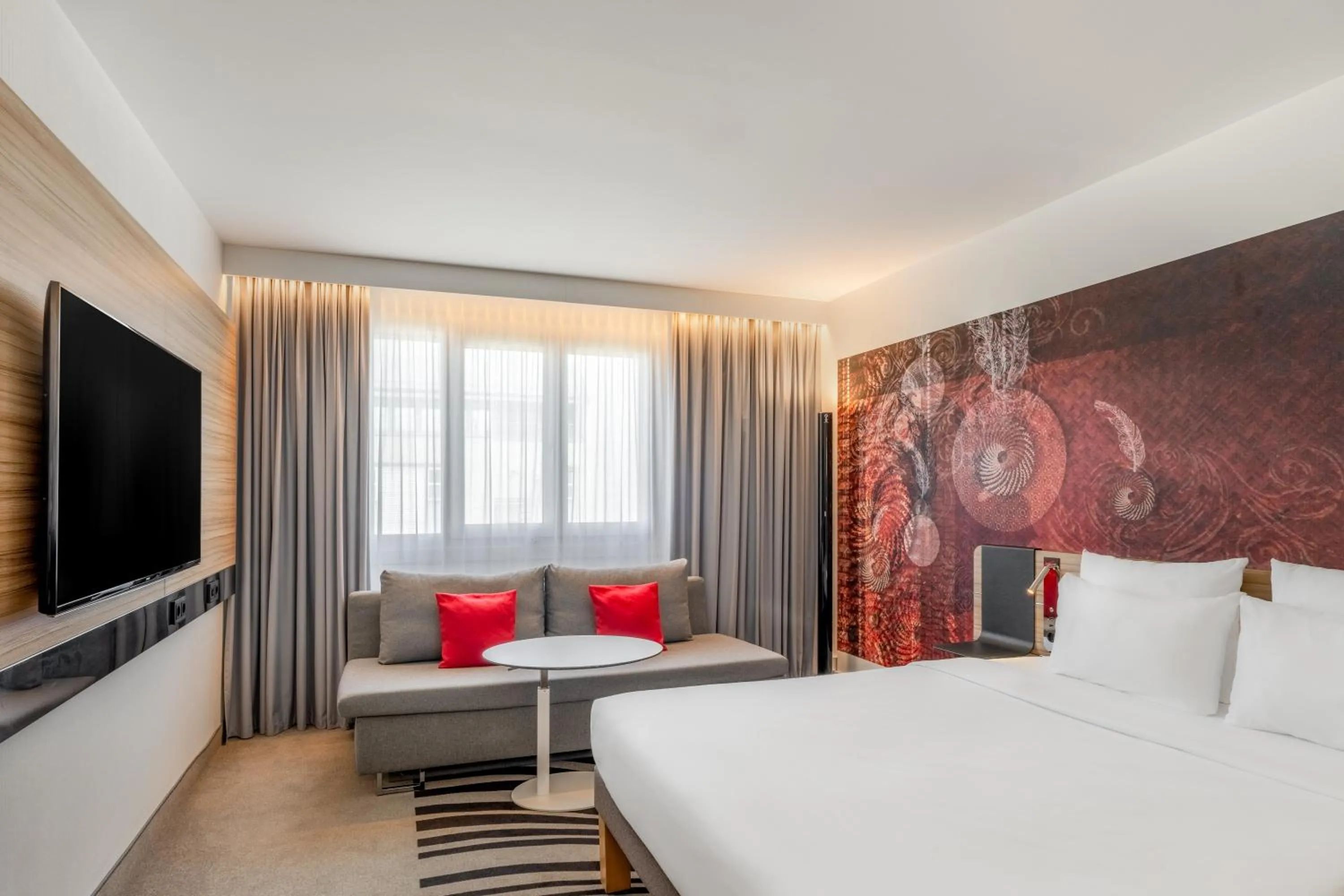 Photo of the whole room, Bed in Novotel München City