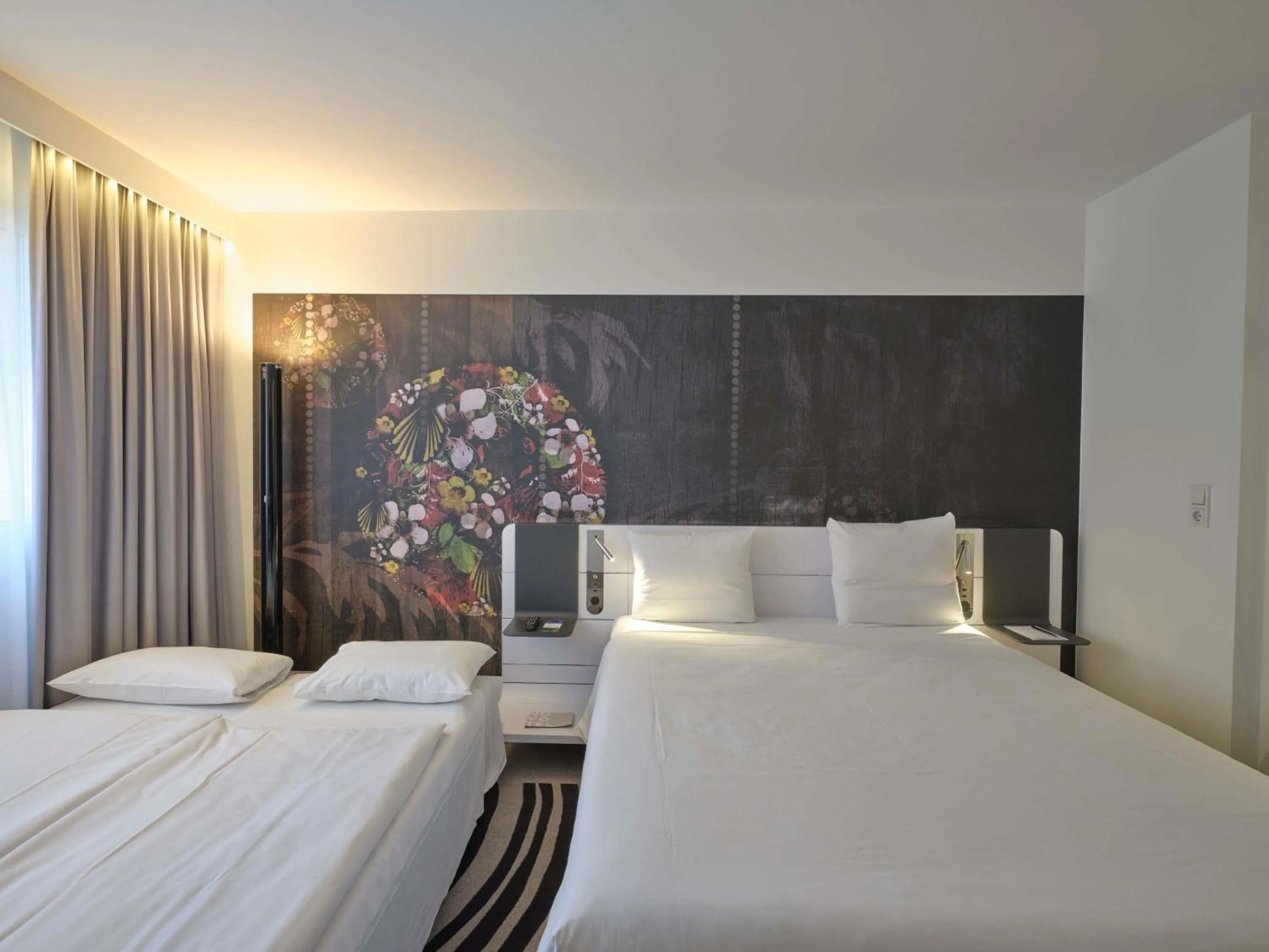 Bedroom, Bed in Novotel München City