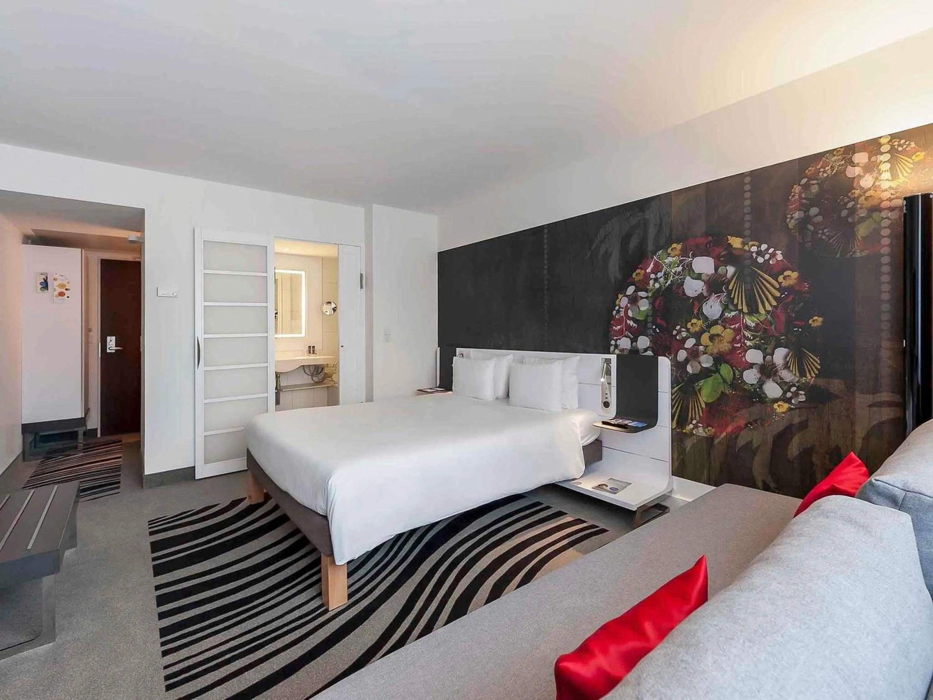 Bedroom, Bed in Novotel München City