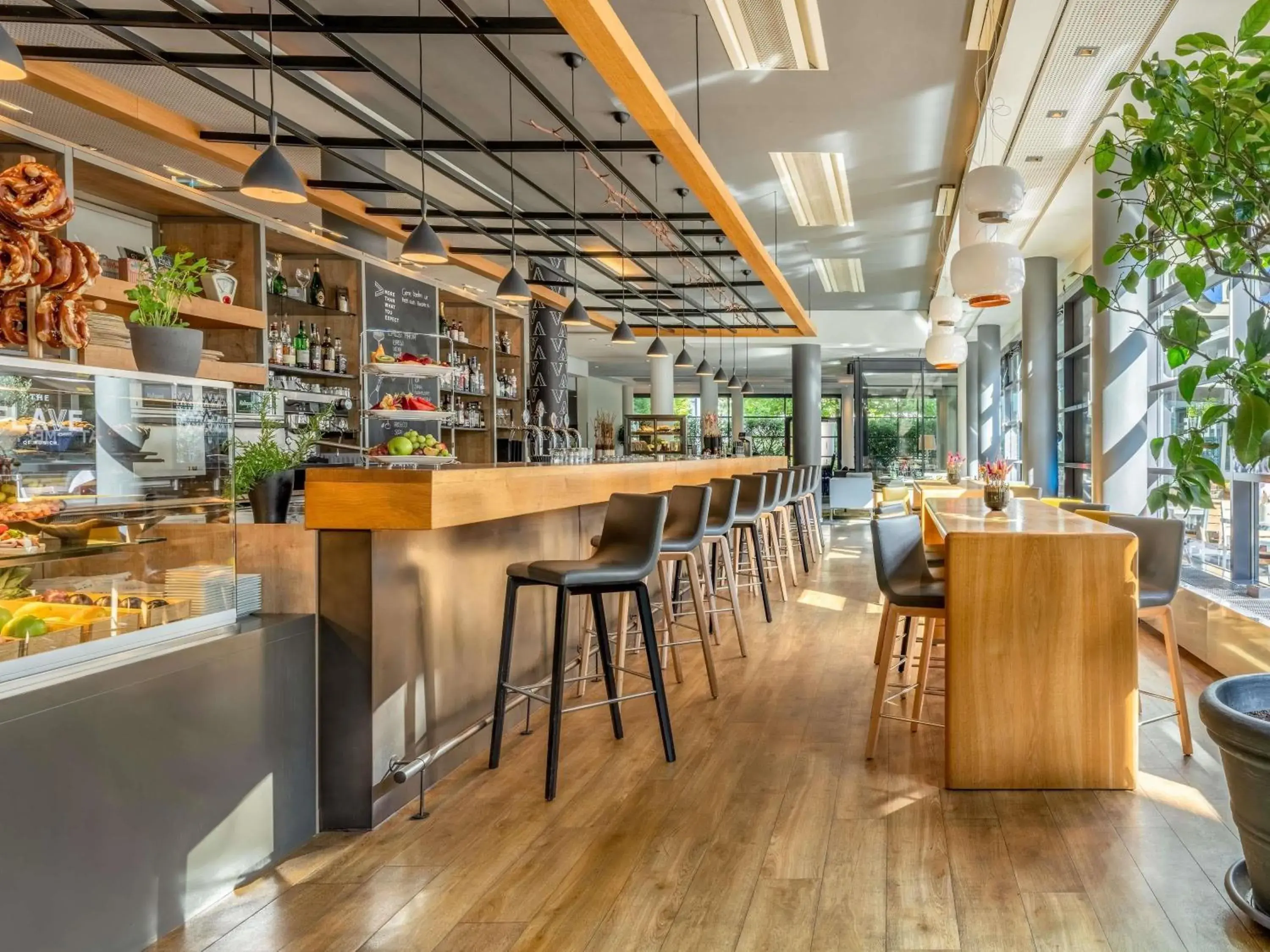 Lounge or bar in Novotel München City Lounge or bar in Novotel München City