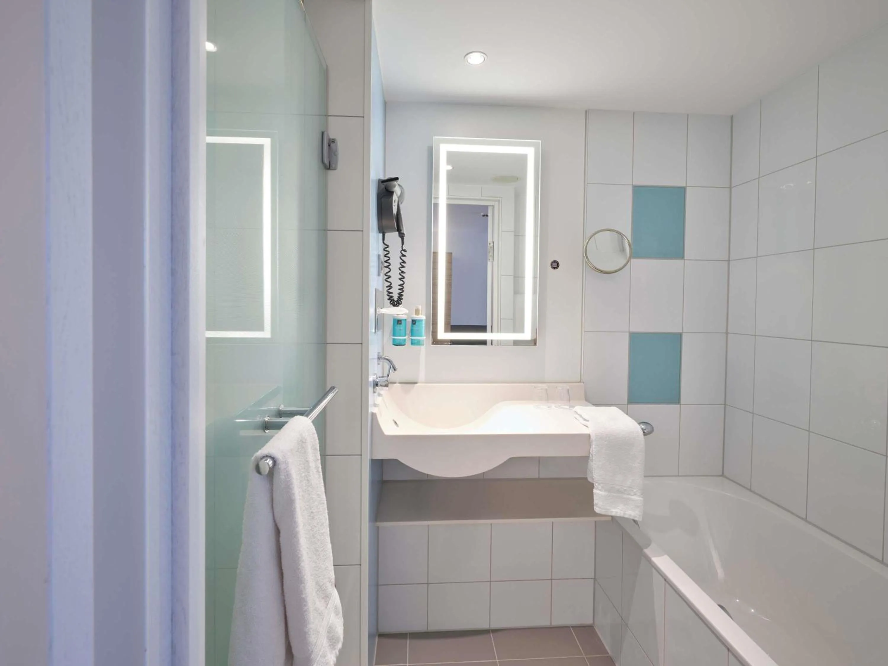 Bedroom in Novotel München City