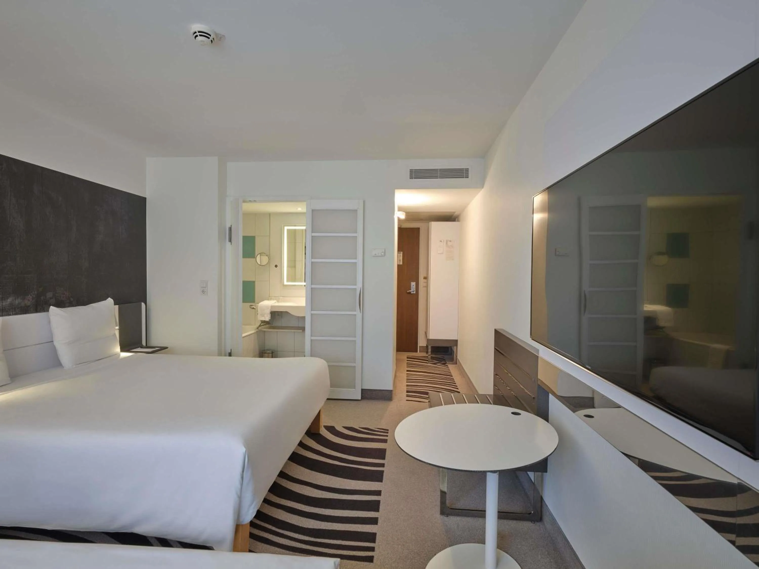 Bedroom, Bed in Novotel München City