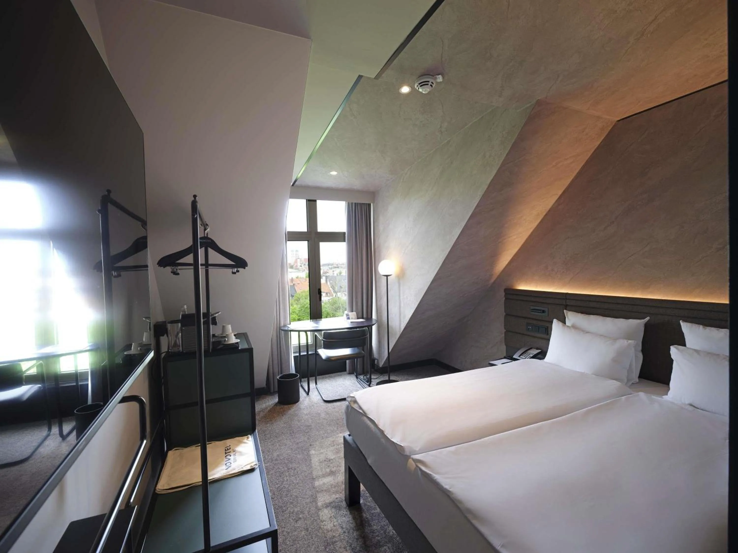 Bedroom, Bed in Novotel München City