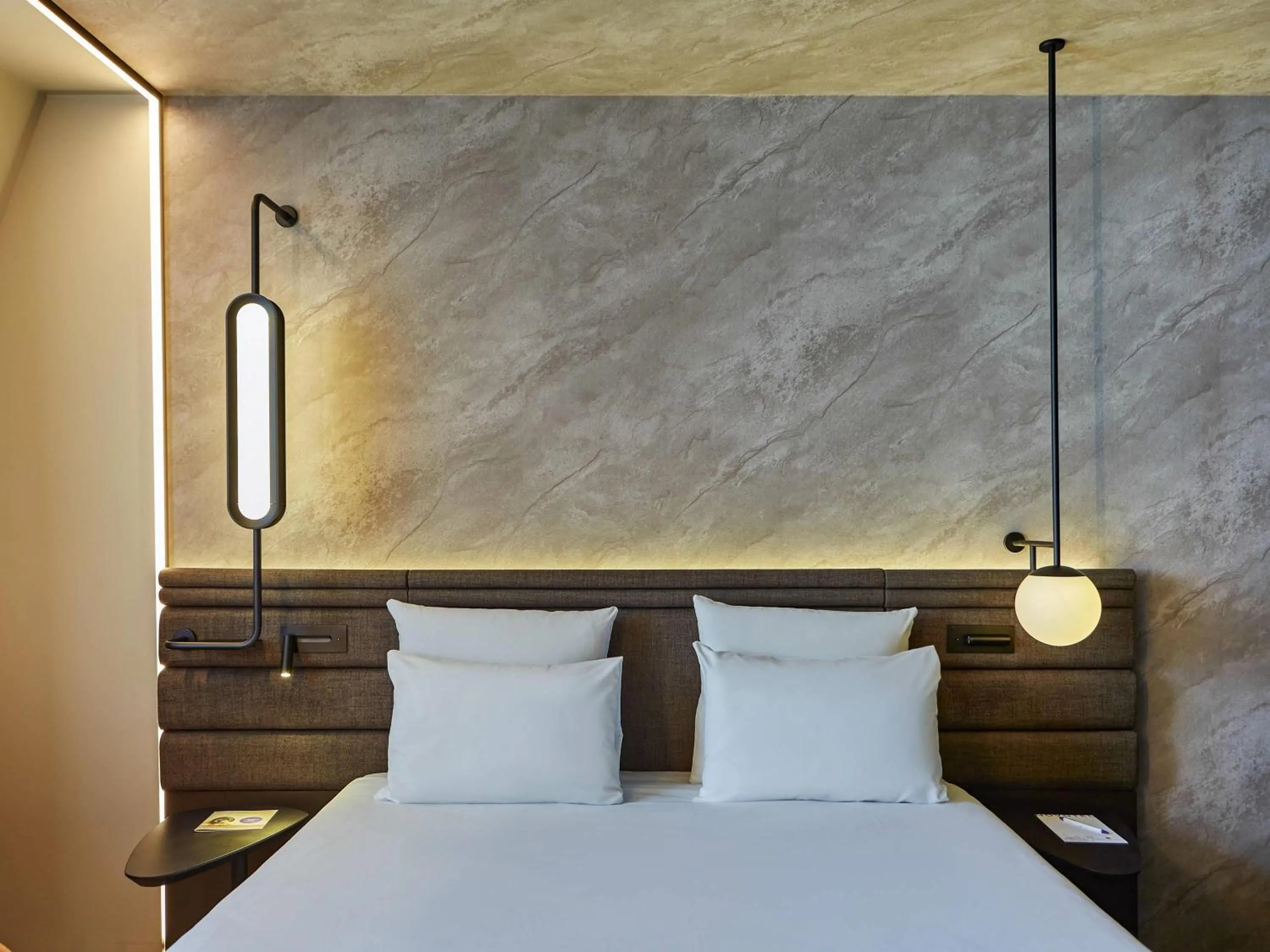 Bedroom, Bed in Novotel München City