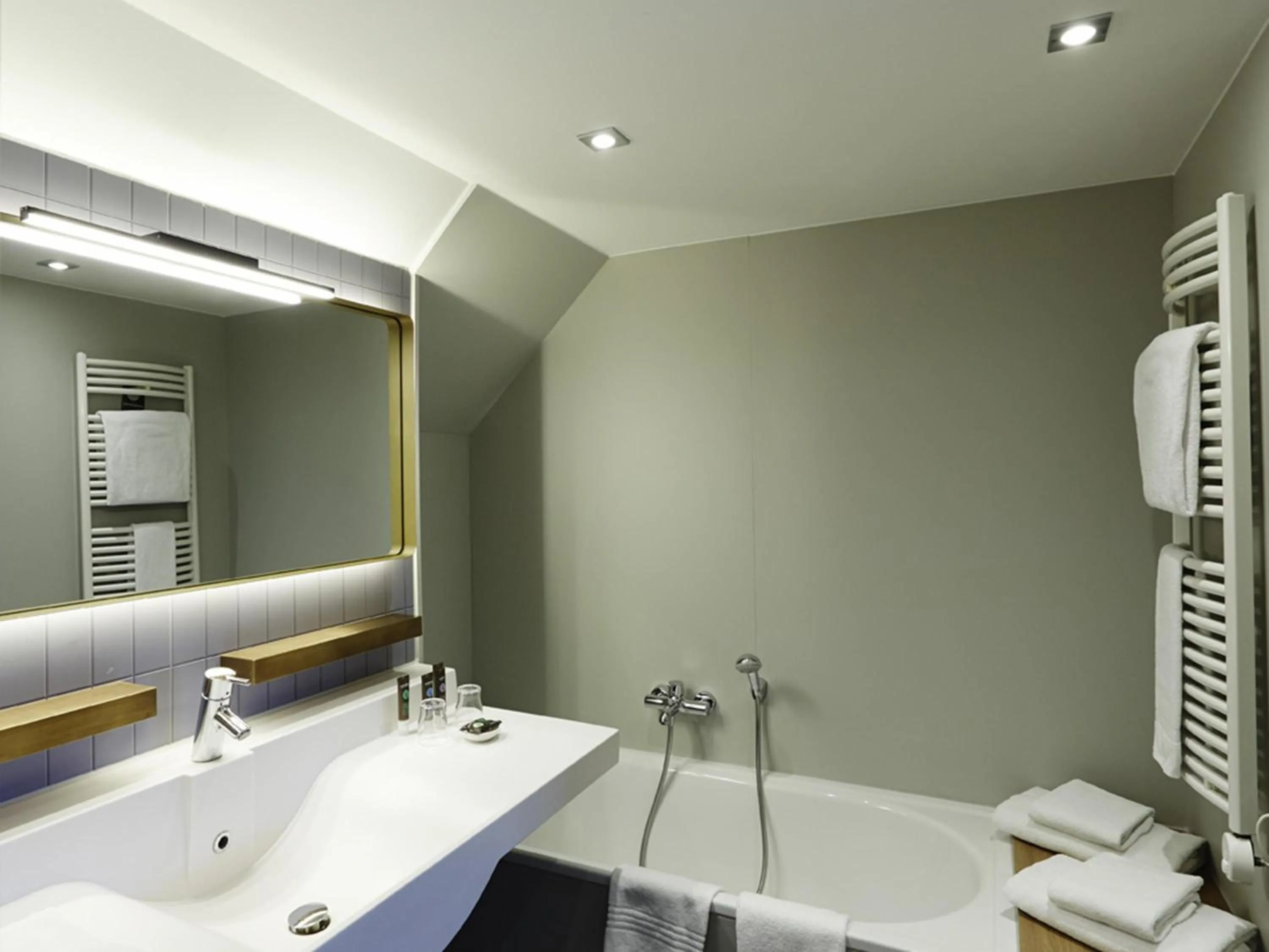 Bedroom in Novotel München City