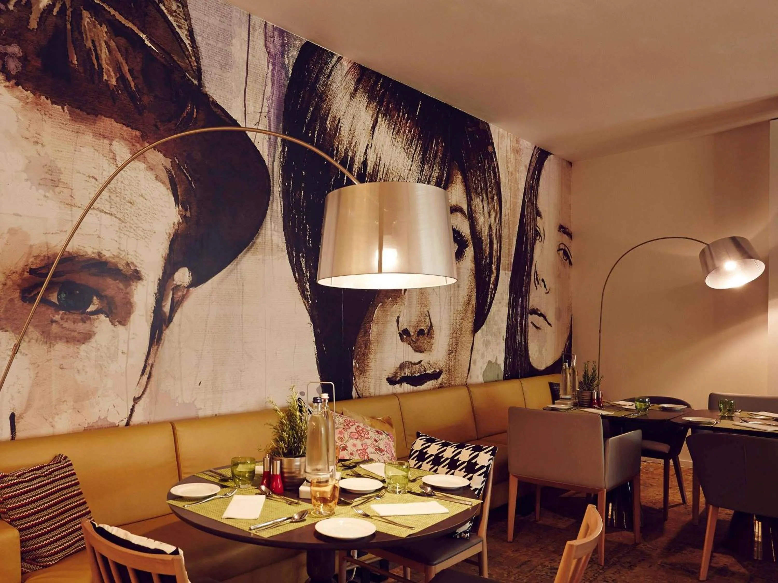 Restaurant/places to eat in Novotel München City