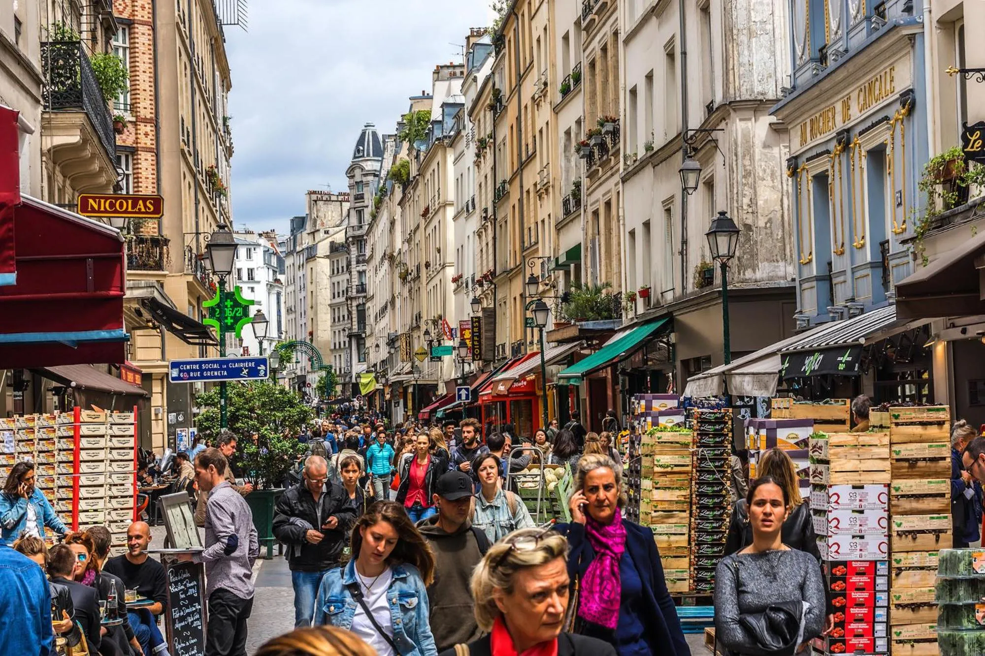 Neighbourhood in NEW Paradis - 2Bdrs Flat in the Heart of Paris