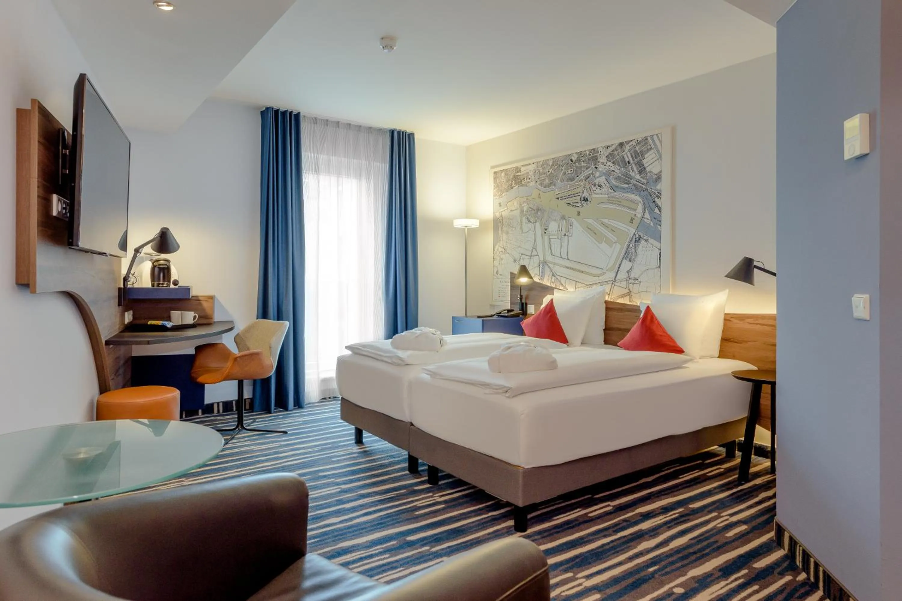 Photo of the whole room, Bed in Mercure Hotel Hamburg Mitte