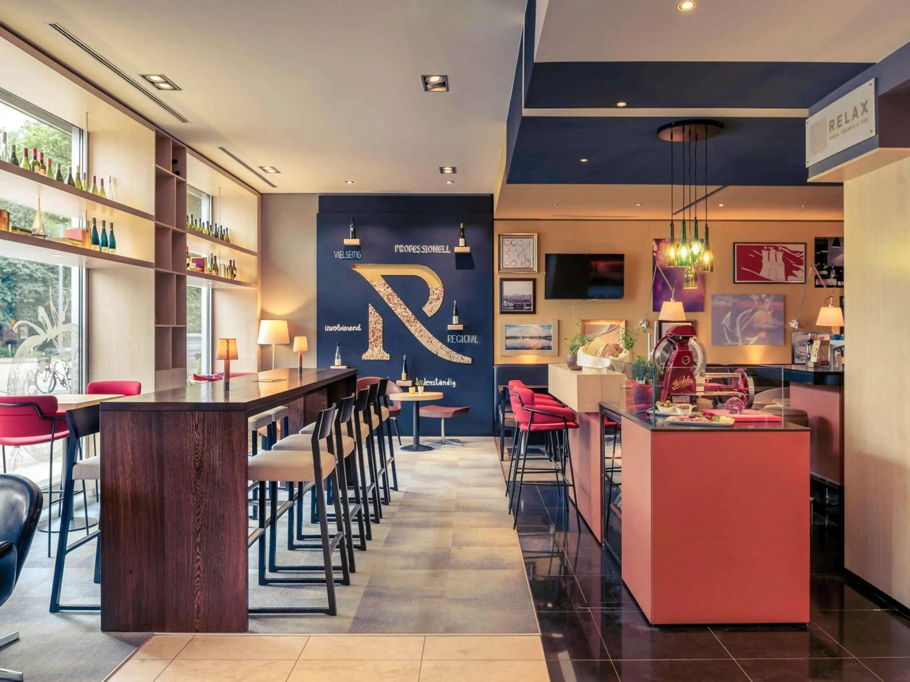 Lounge or bar in Mercure Hotel Hamburg Mitte Lounge or bar in Mercure Hotel Hamburg Mitte