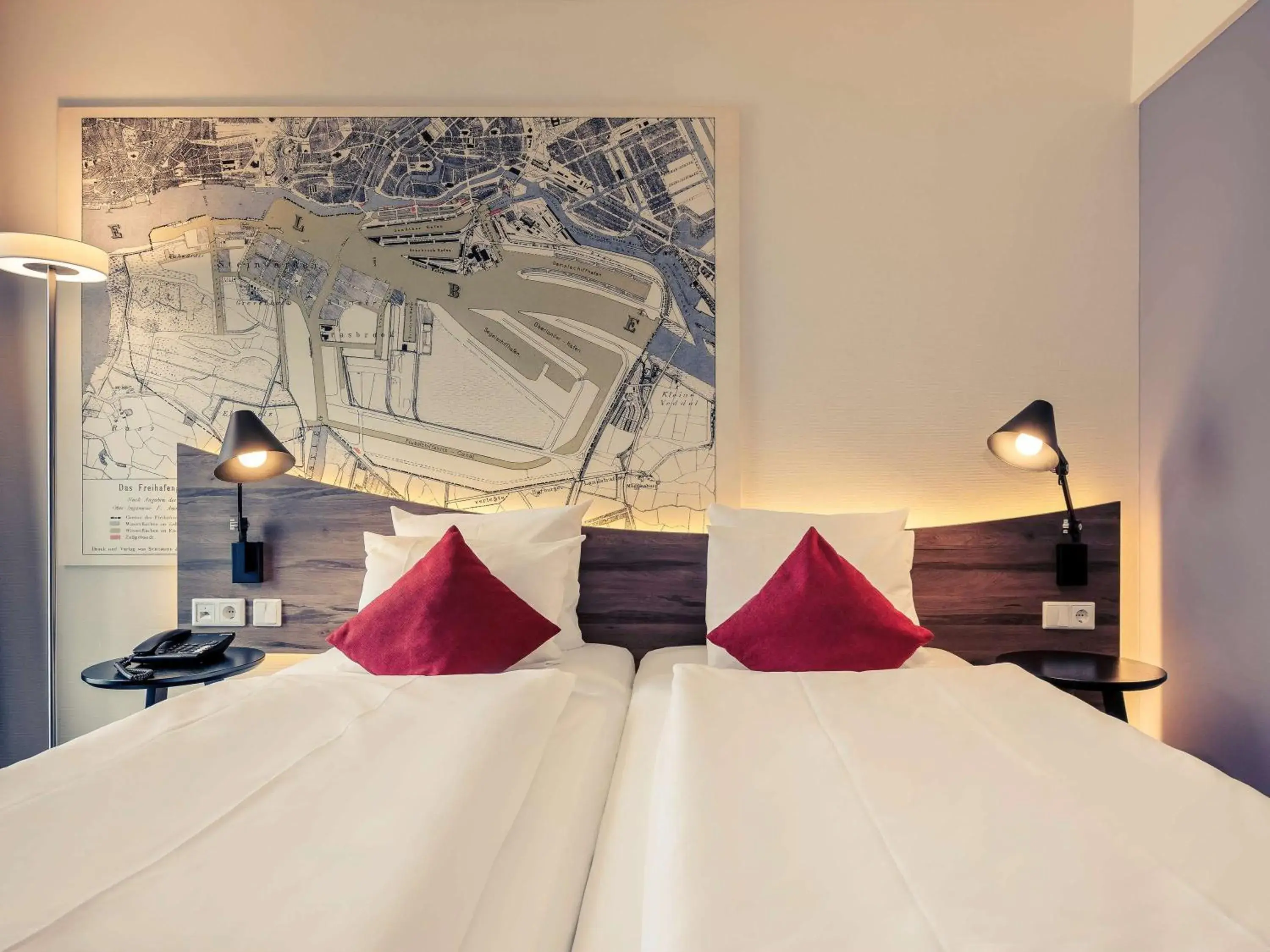 Bedroom, Bed in Mercure Hotel Hamburg Mitte Bedroom, Bed in Mercure Hotel Hamburg Mitte