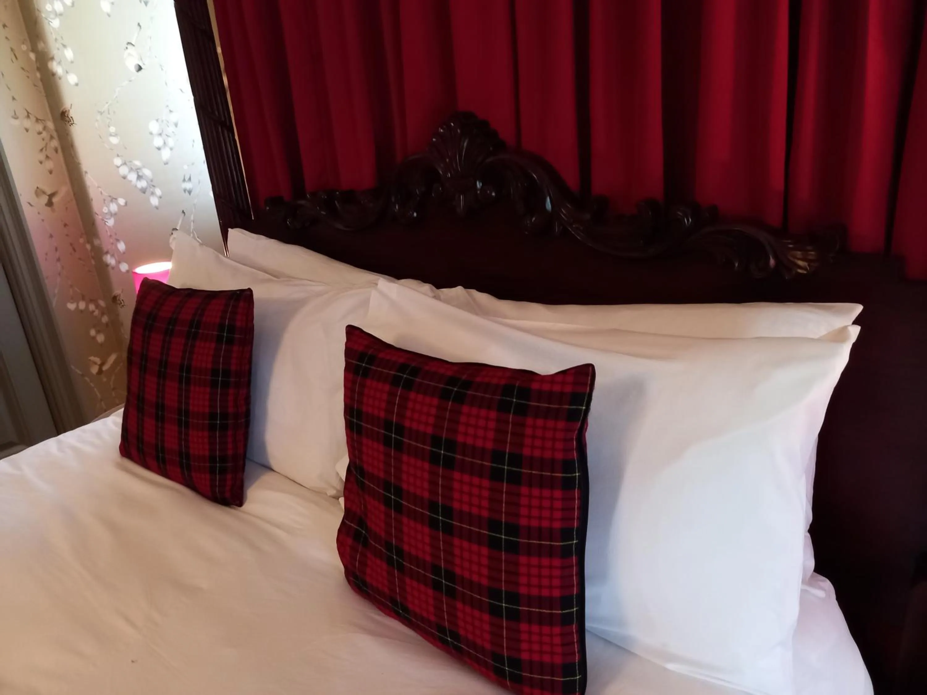 Bedroom, Bed in Monkstadt 1745 Restaurant with Rooms