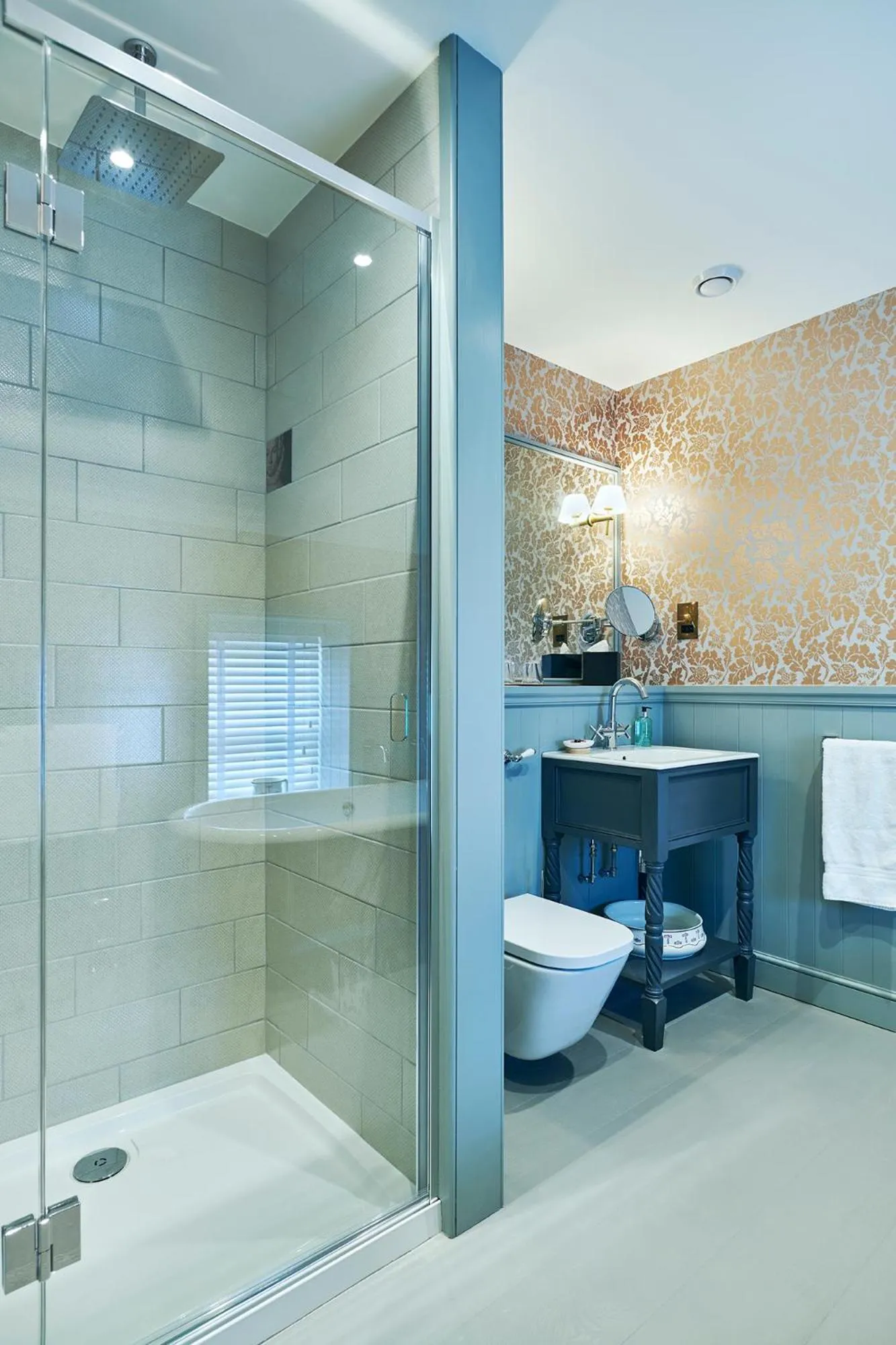 Bathroom in Monkstadt 1745 Restaurant with Rooms