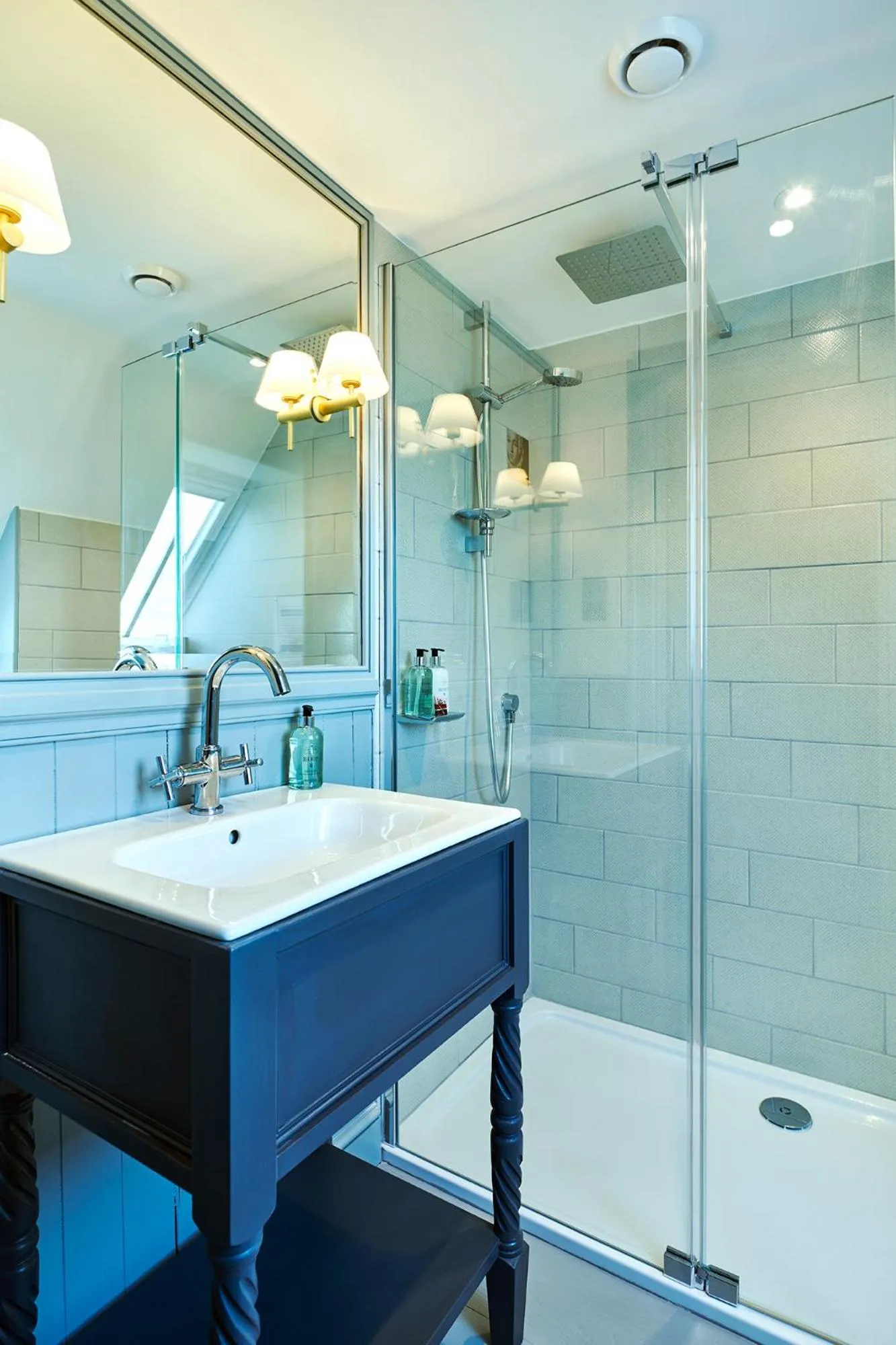 Bathroom in Monkstadt 1745 Restaurant with Rooms