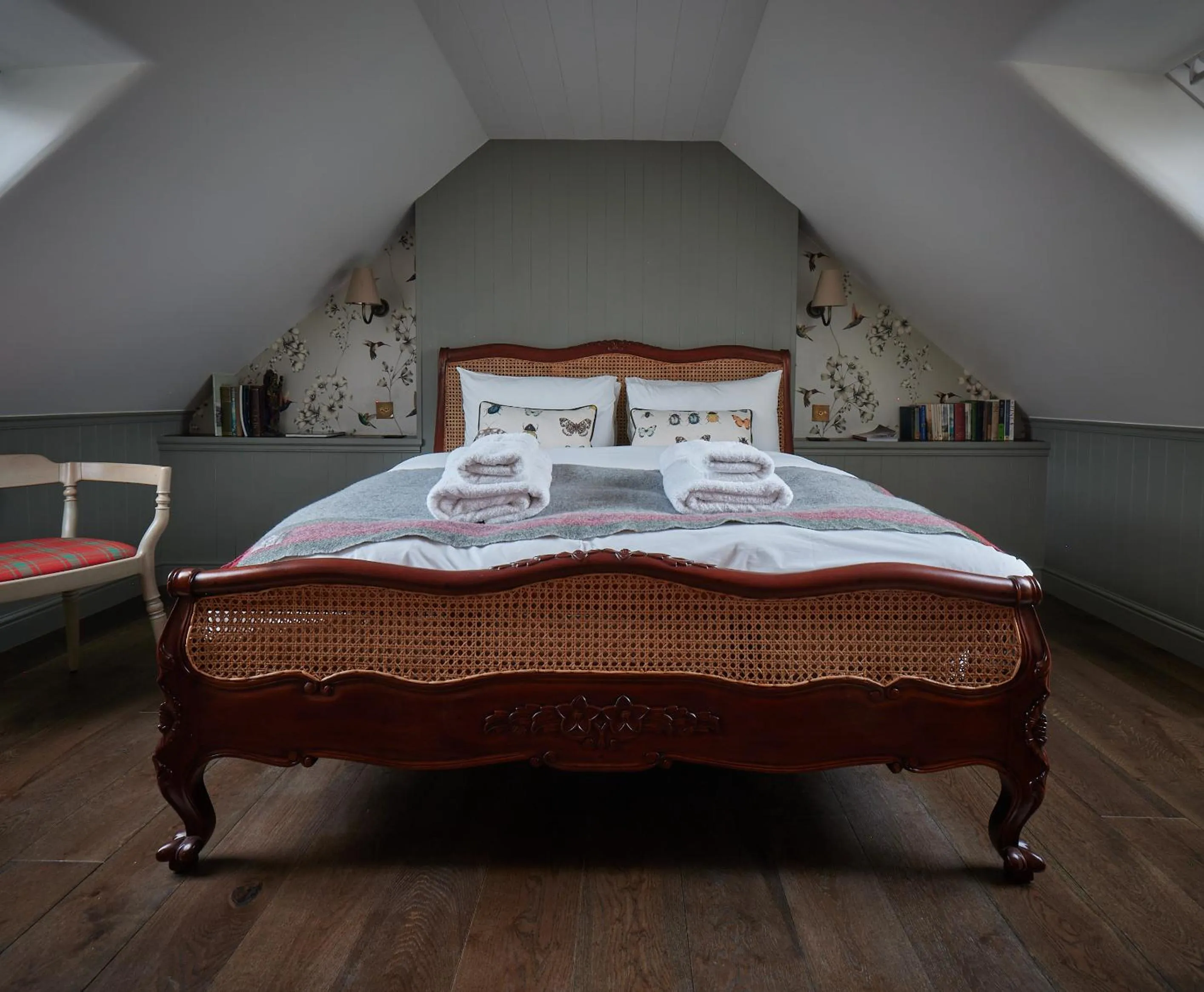 Bed in Monkstadt 1745 Restaurant with Rooms