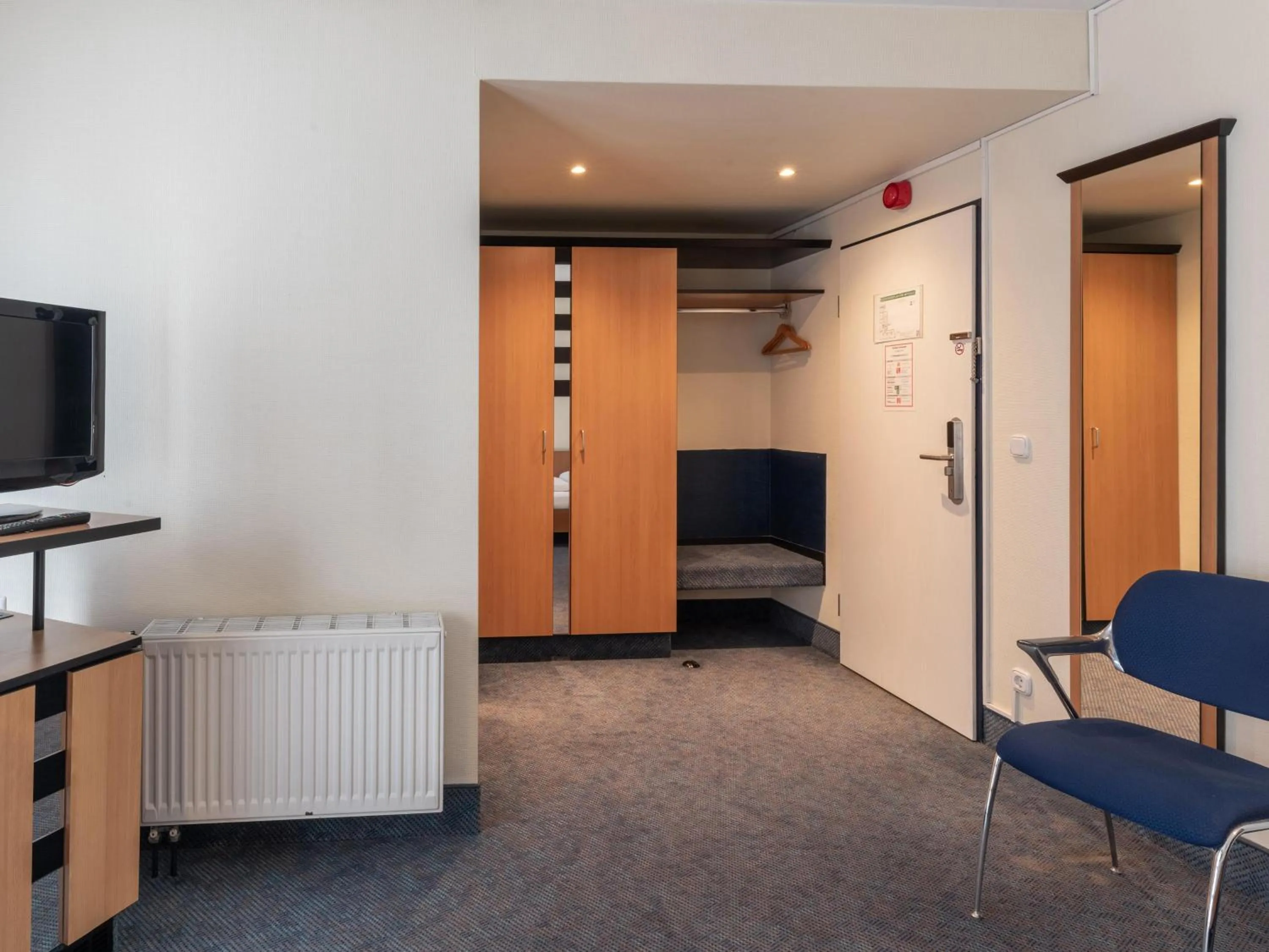 Photo of the whole room, TV/Entertainment Center in Best Western Hotel de Ville