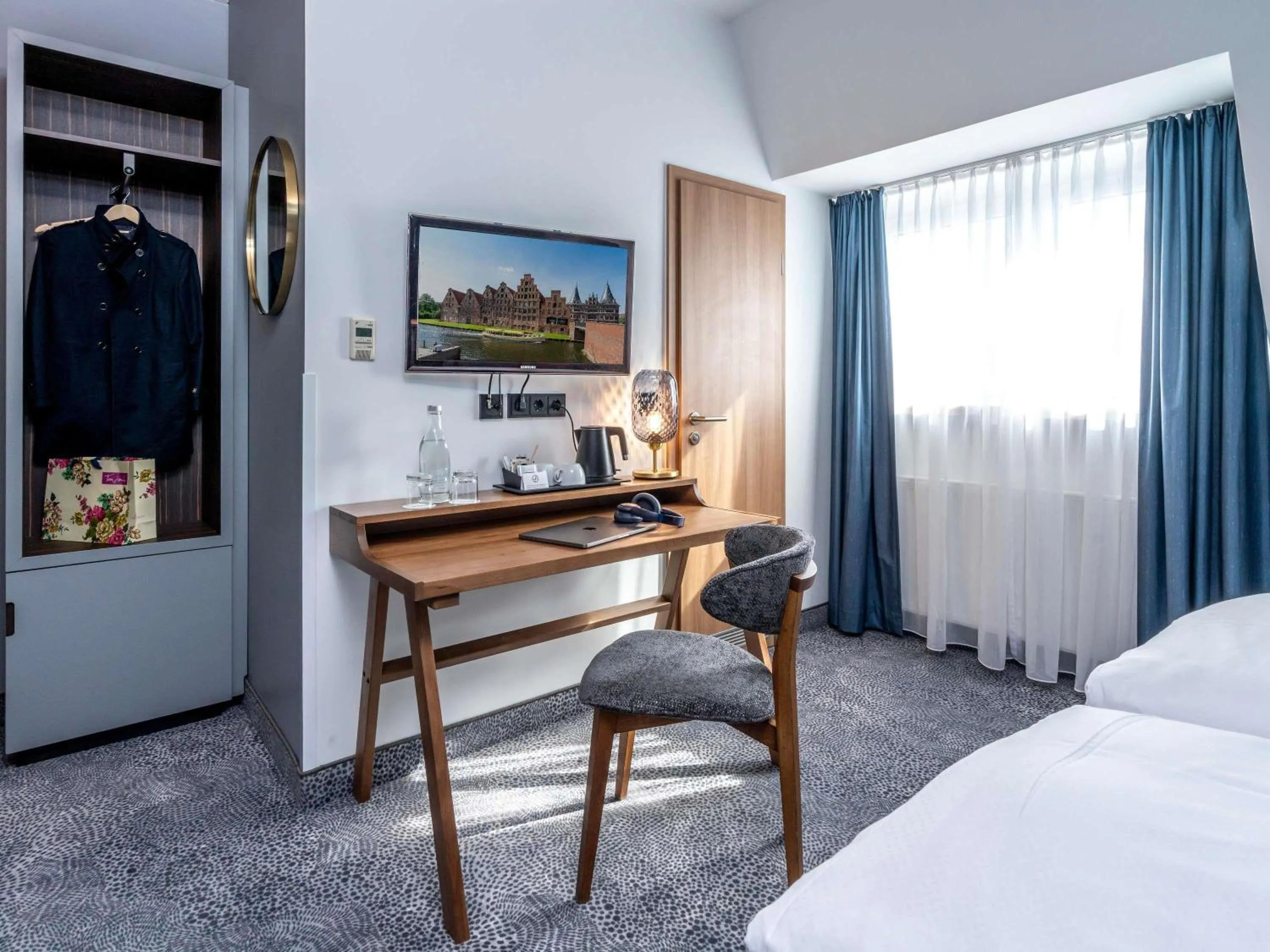 Bedroom, Bed in Mercure Hotel Luebeck City Center