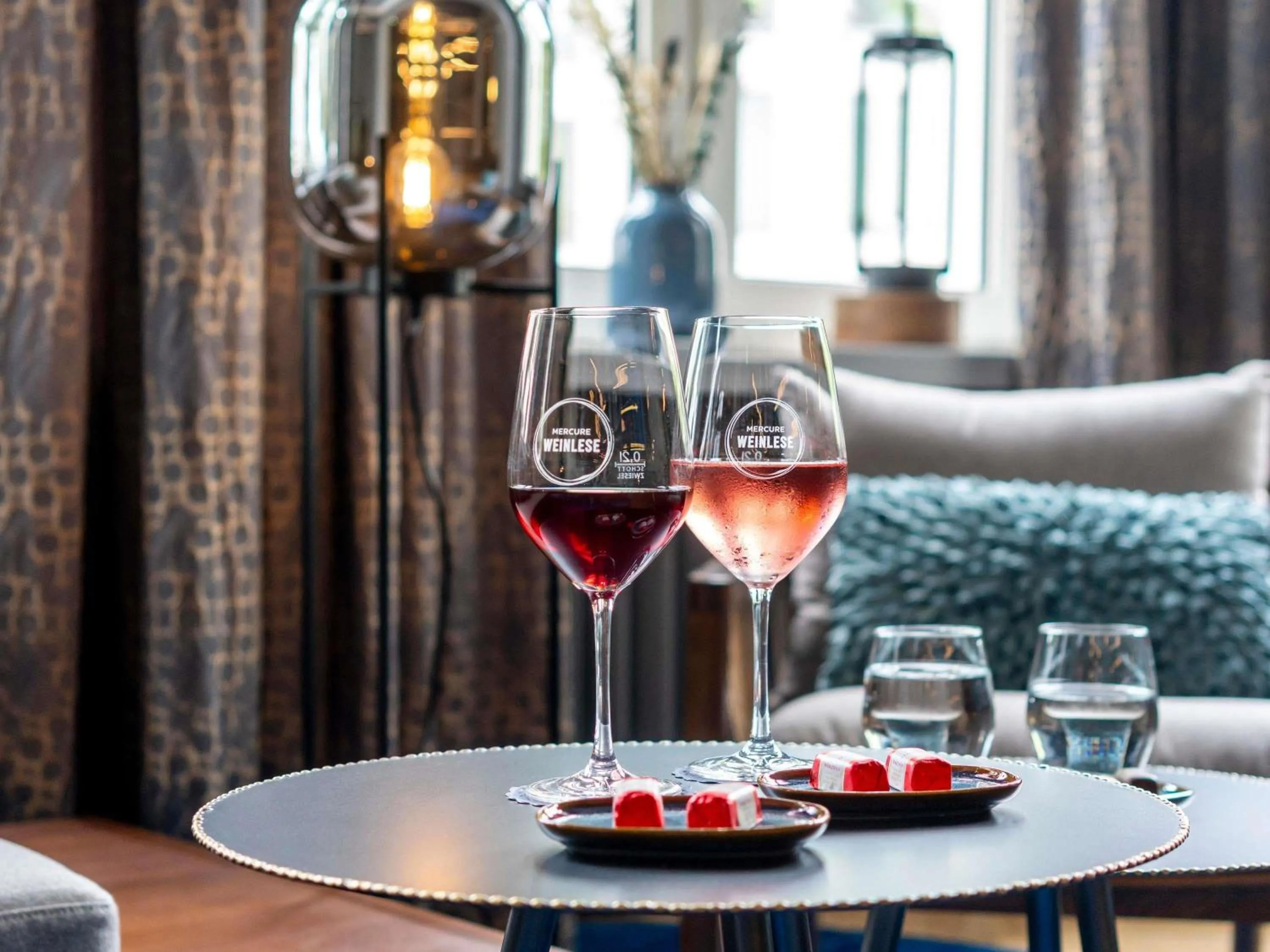 Lounge or bar in Mercure Hotel Luebeck City Center