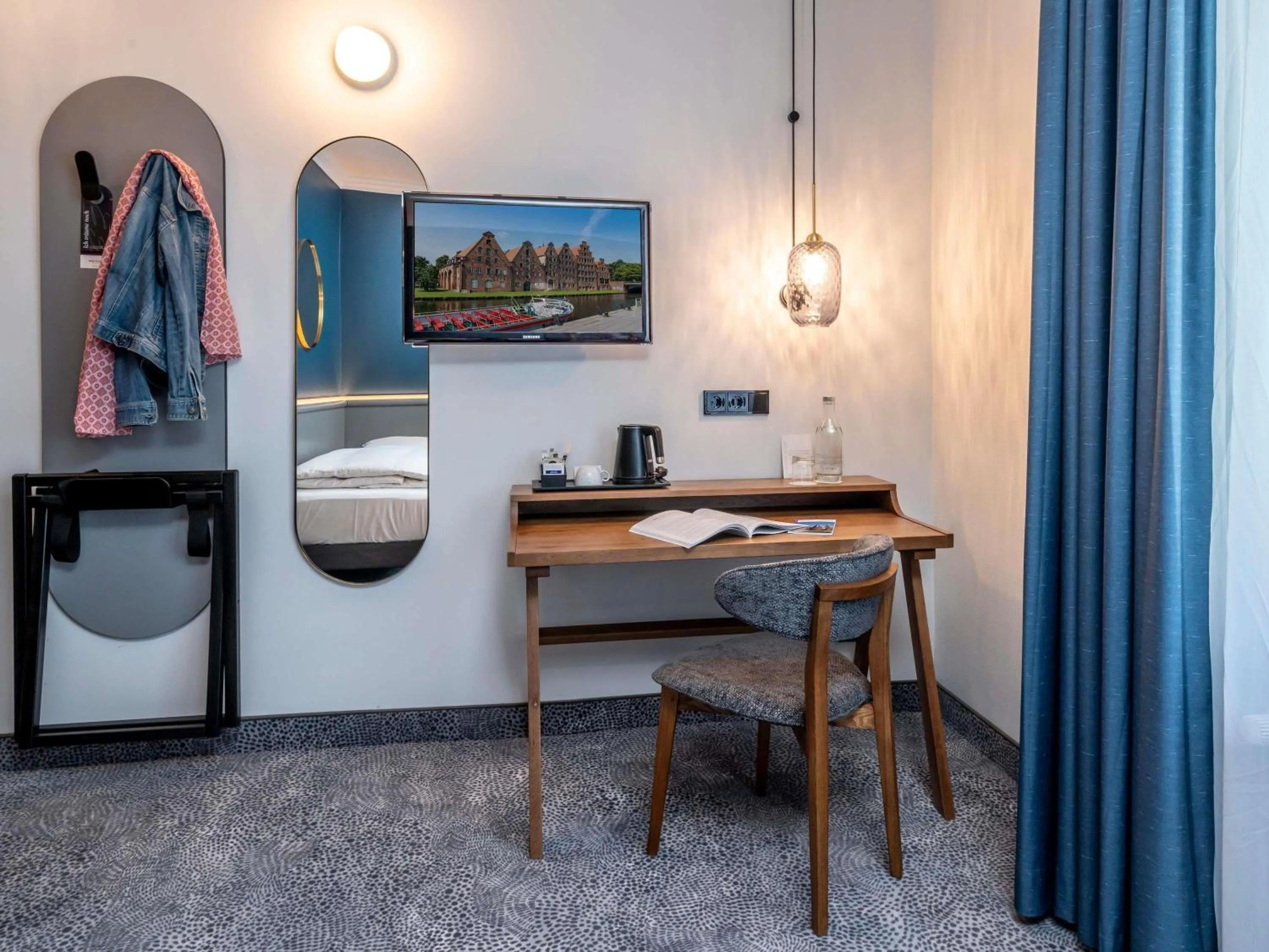 Bedroom, Bed in Mercure Hotel Luebeck City Center