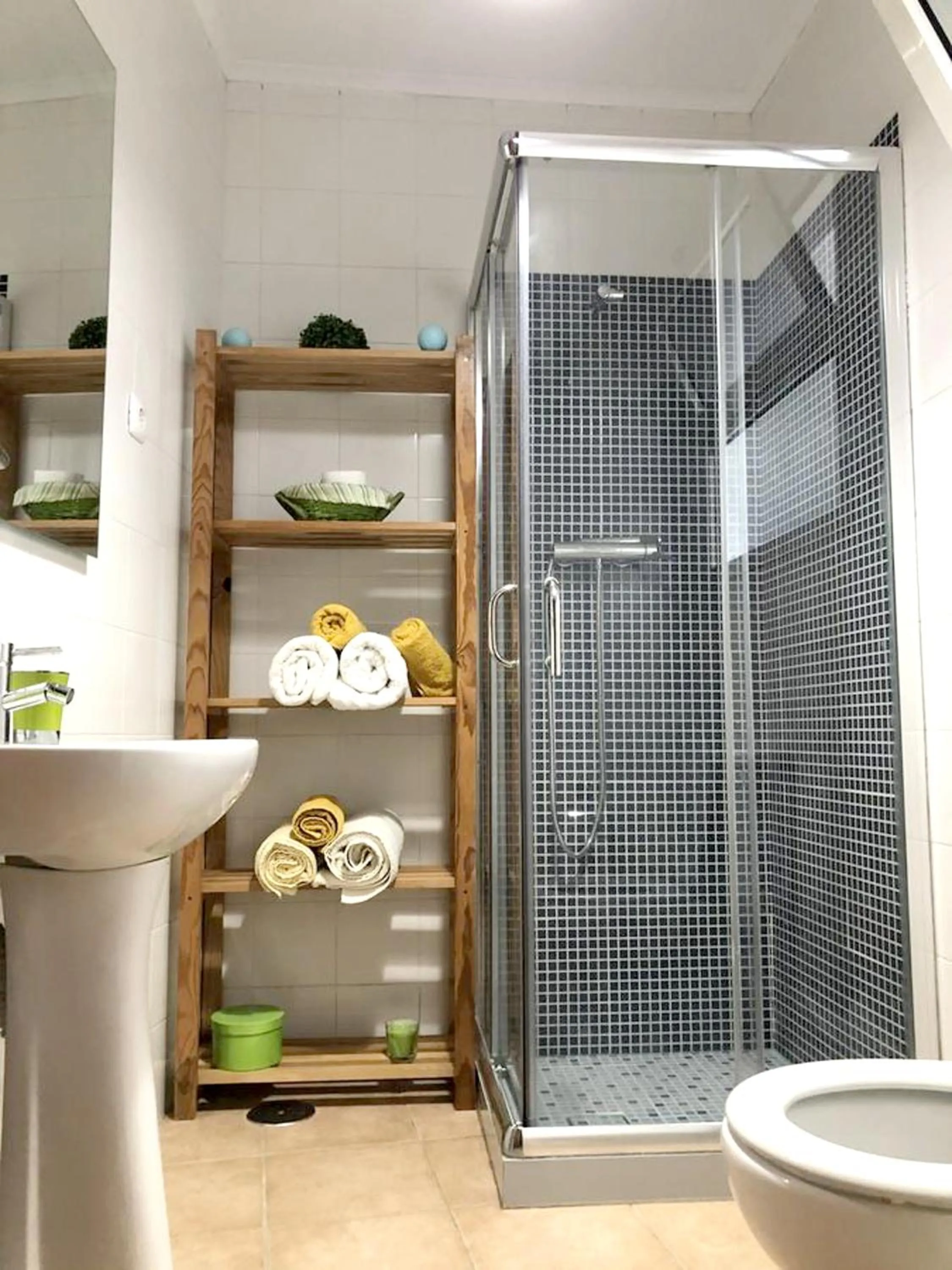 Bathroom in Comfortable House in Ribeira Grande, Pleasant Garden