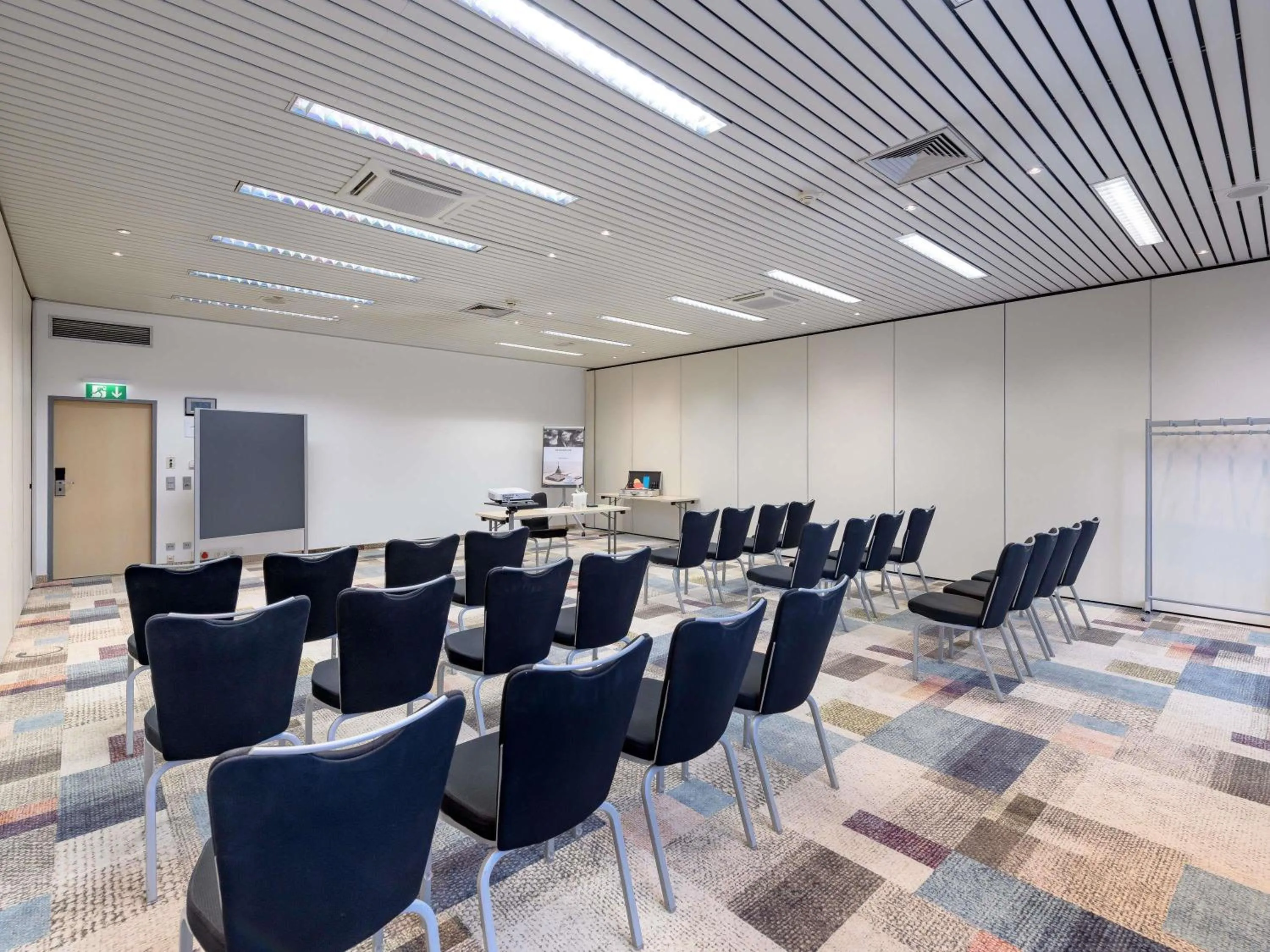 Meeting/conference room in Mercure Hotel Köln West