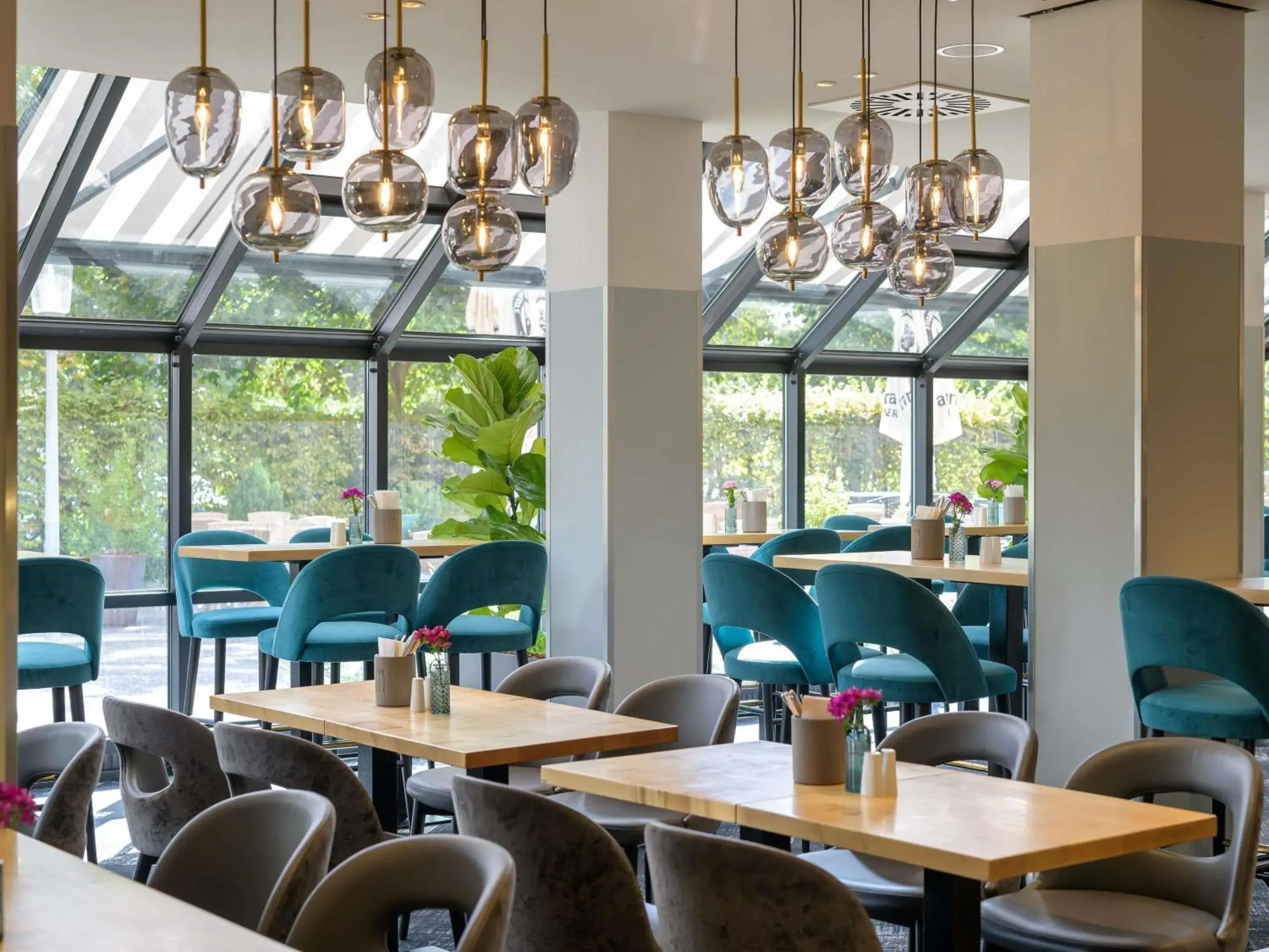 Restaurant/places to eat in Mercure Hotel Köln West Restaurant/places to eat in Mercure Hotel Köln West