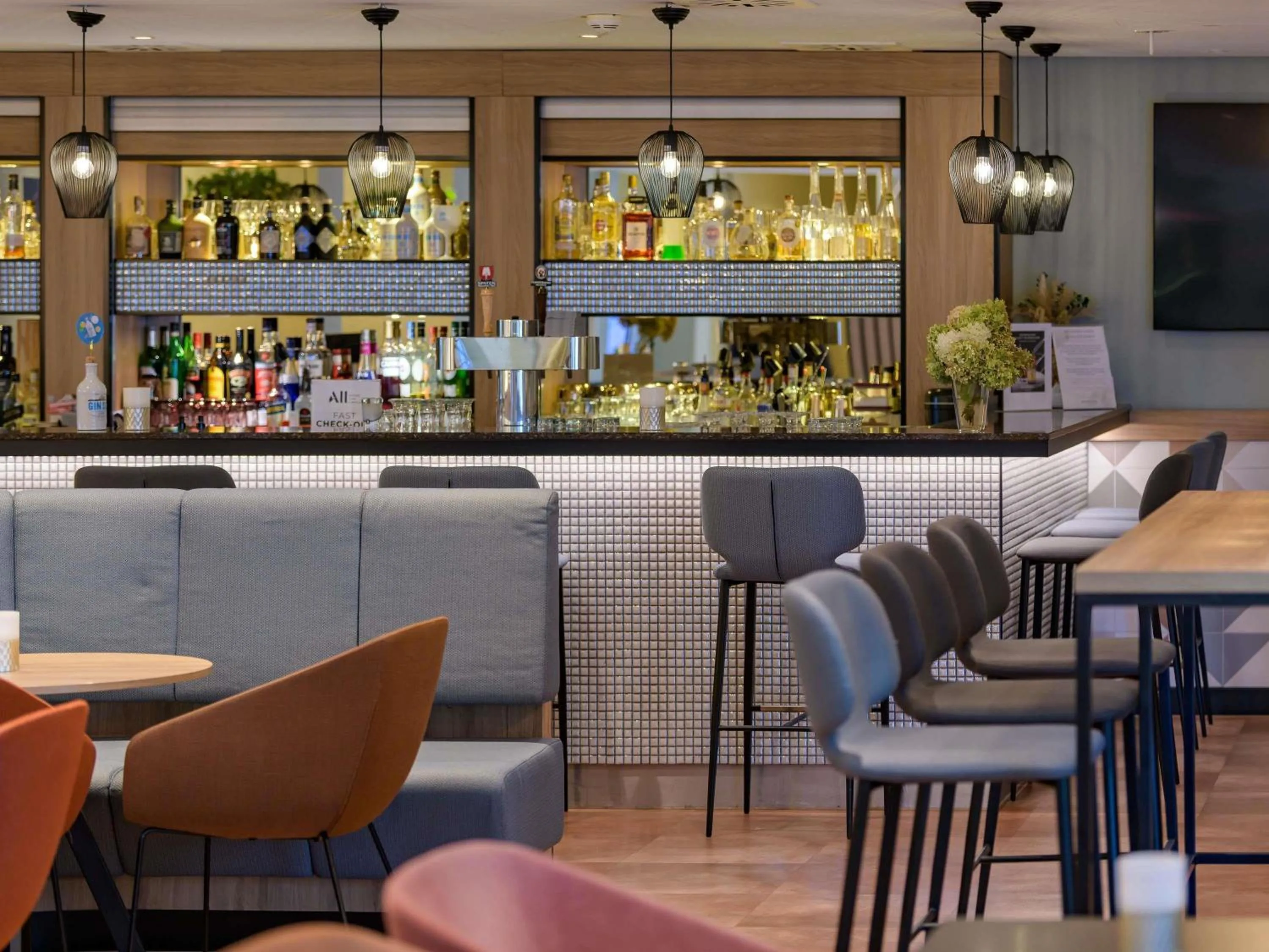 Lounge or bar in Mercure Hotel Köln West