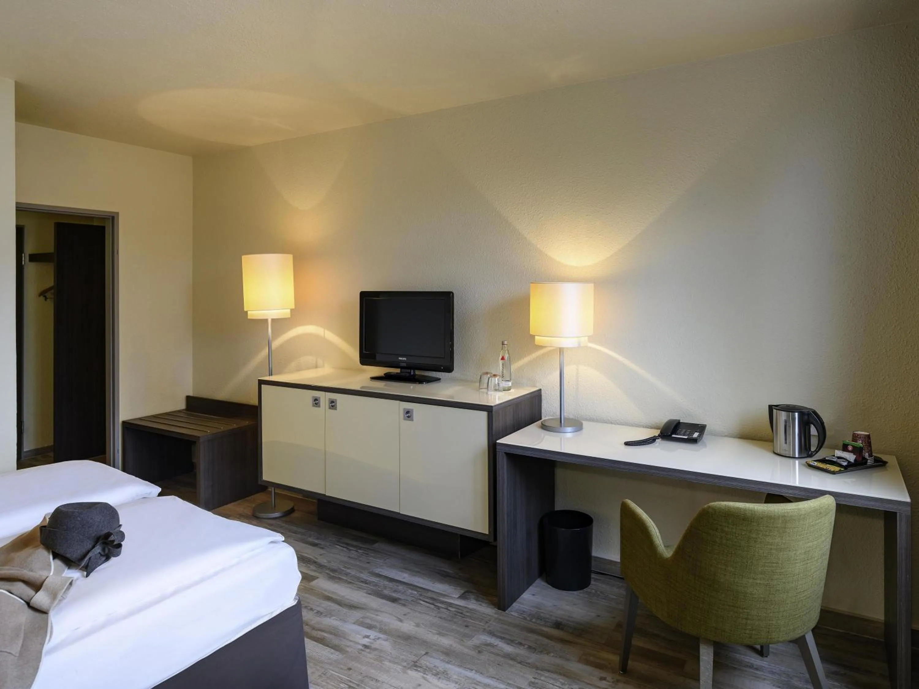 Bedroom, Bed in Mercure Hotel Köln West