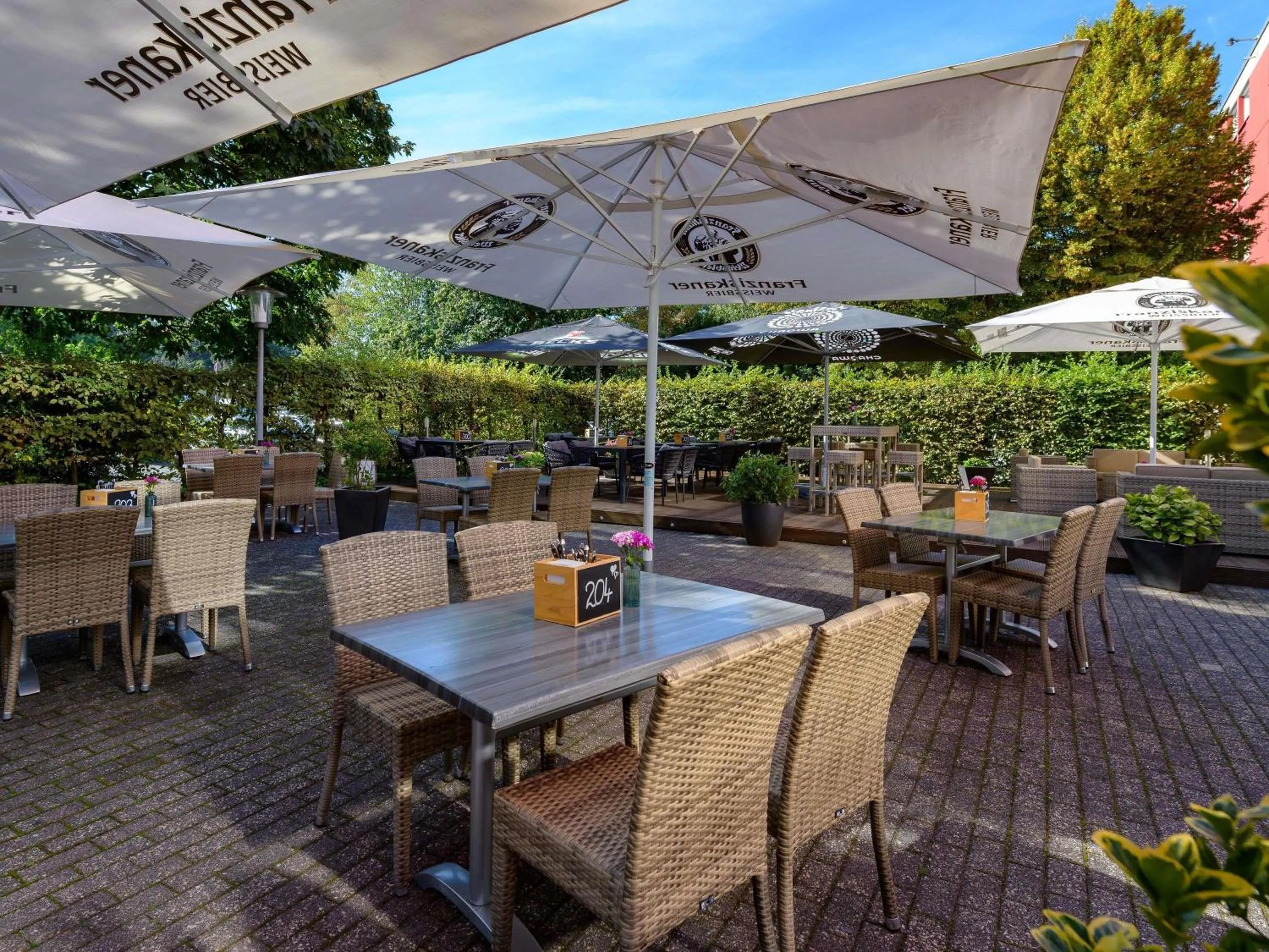 Restaurant/places to eat in Mercure Hotel Köln West