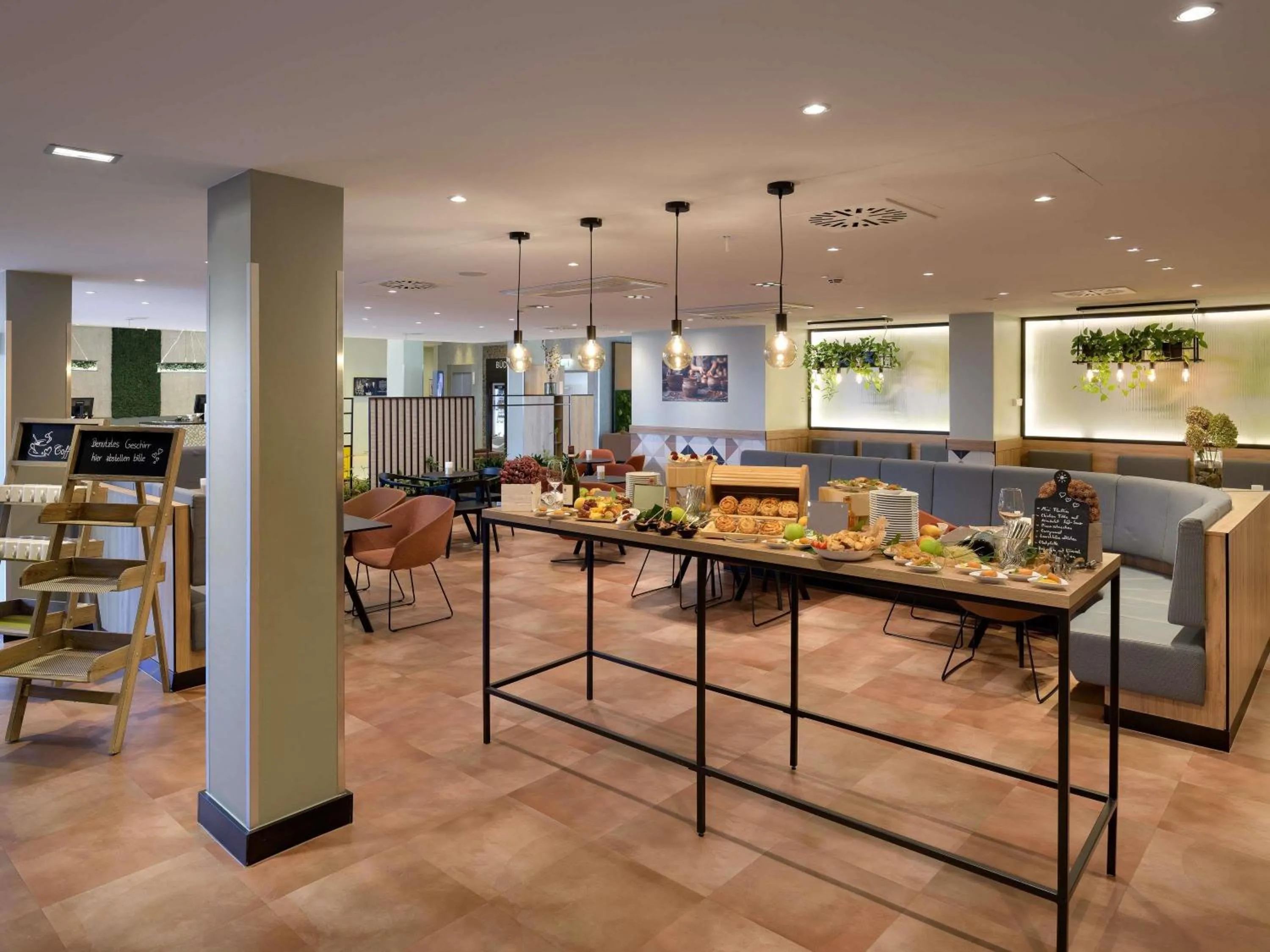 Meeting/conference room in Mercure Hotel Köln West