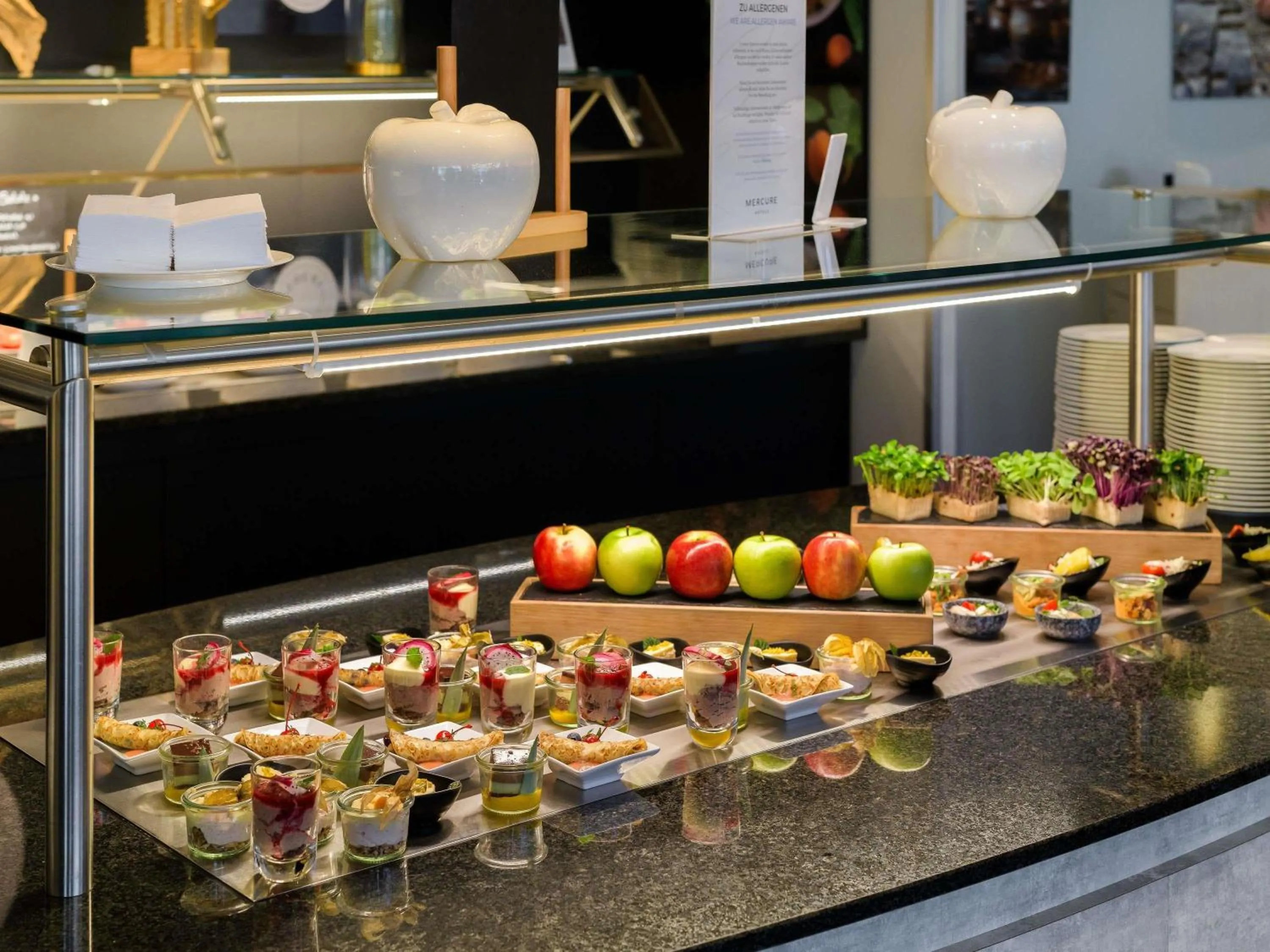 Restaurant/places to eat in Mercure Hotel Köln West