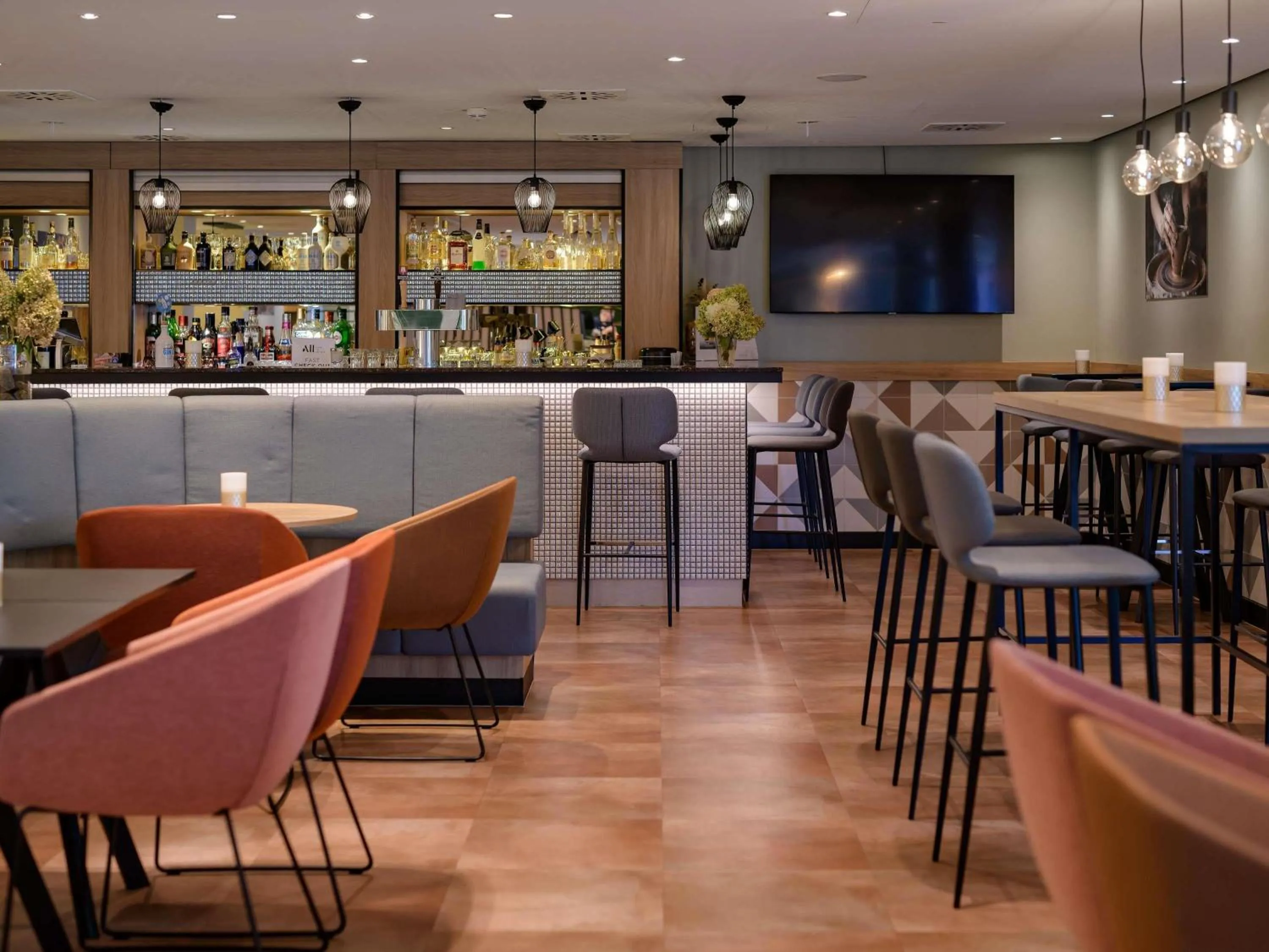 Lounge or bar in Mercure Hotel Köln West