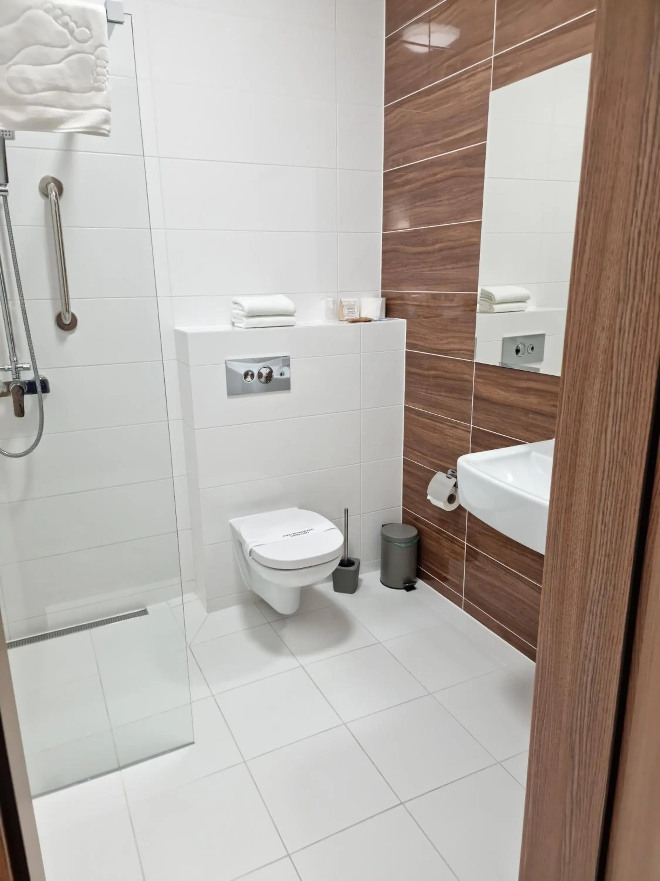 Shower in Hotel Polonia