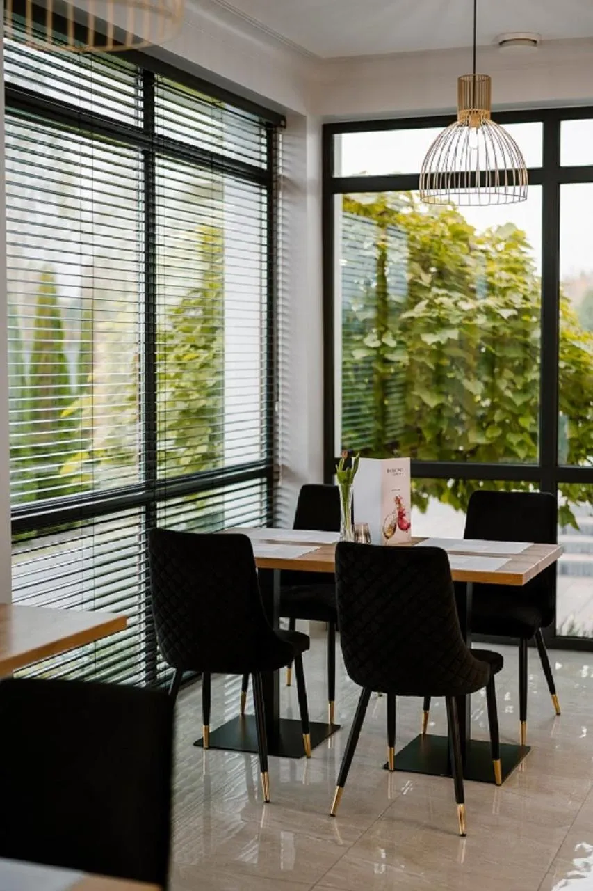 Restaurant/places to eat in Hotel Polonia