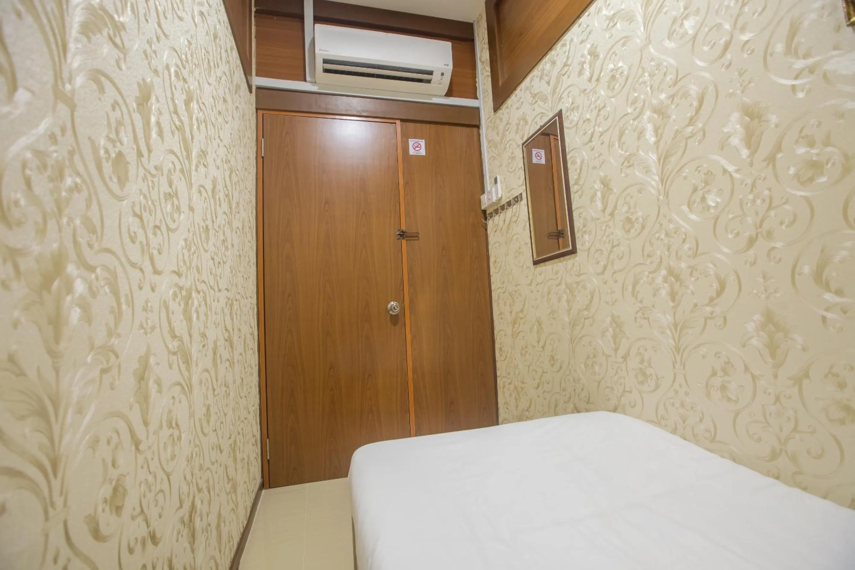 Bedroom, Bed in Hotel O Rebecca's Homes