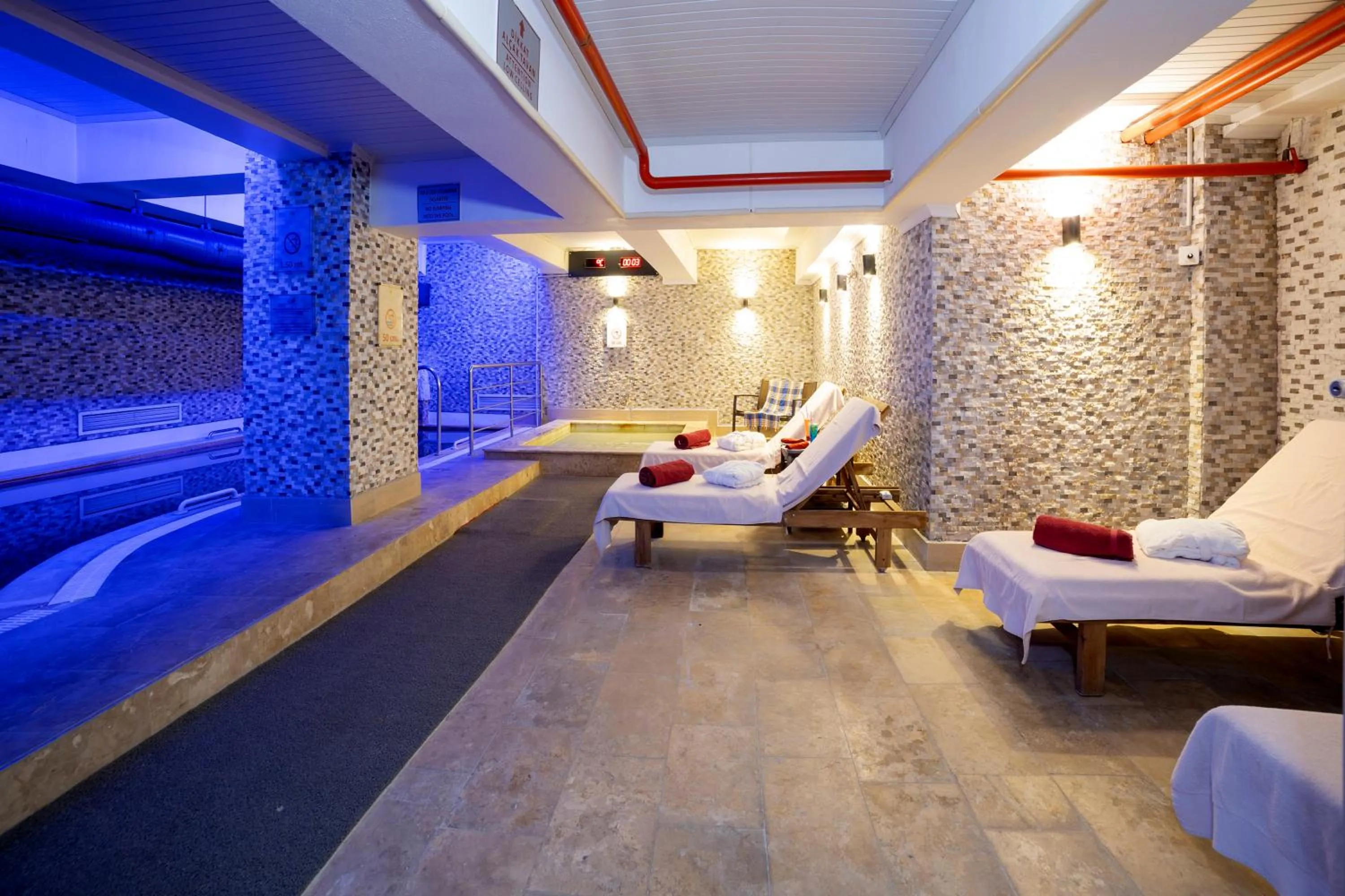 Swimming pool in Royal Termal Hotel