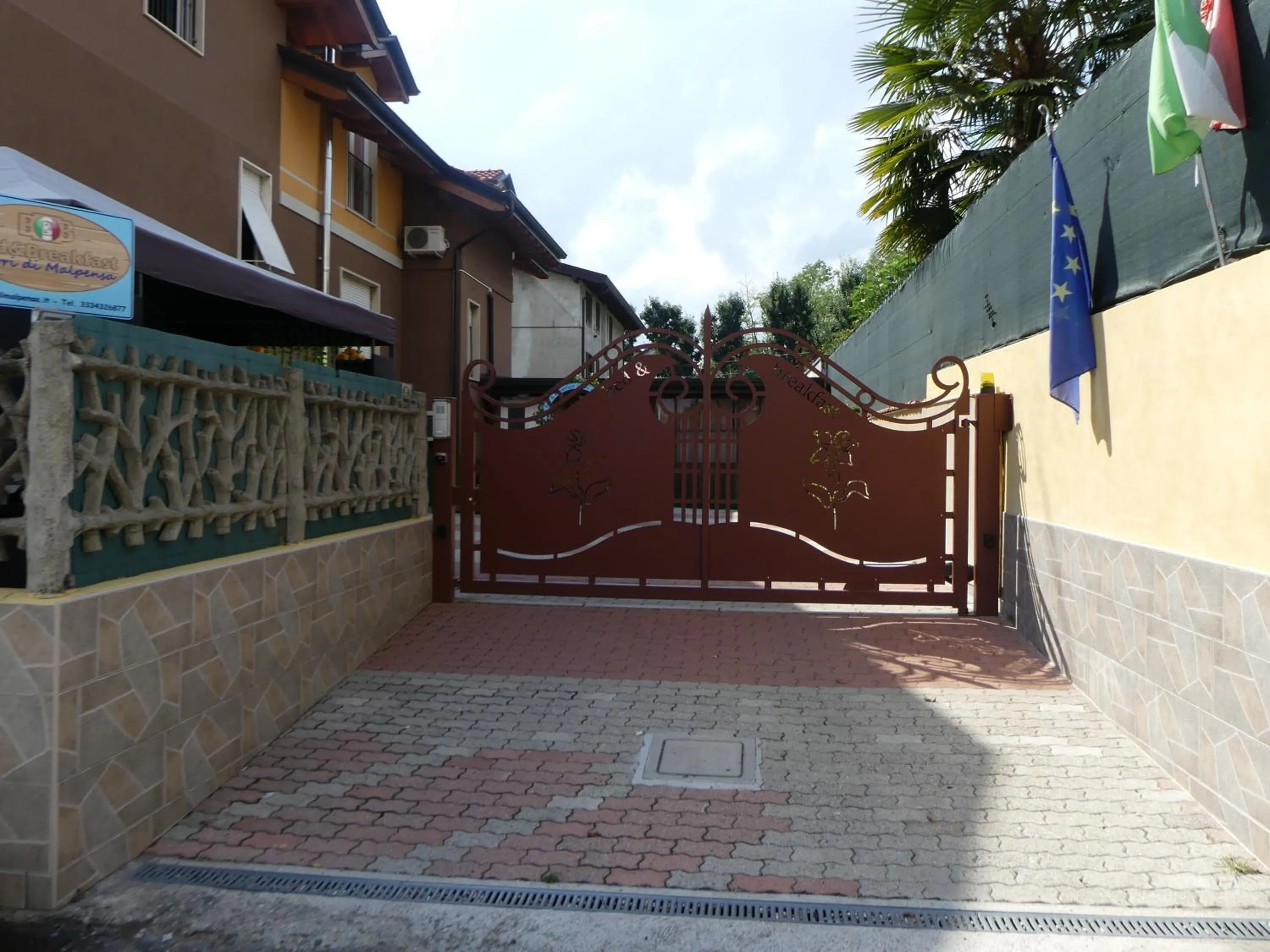 Facade/entrance in I Fiori di Malpensa