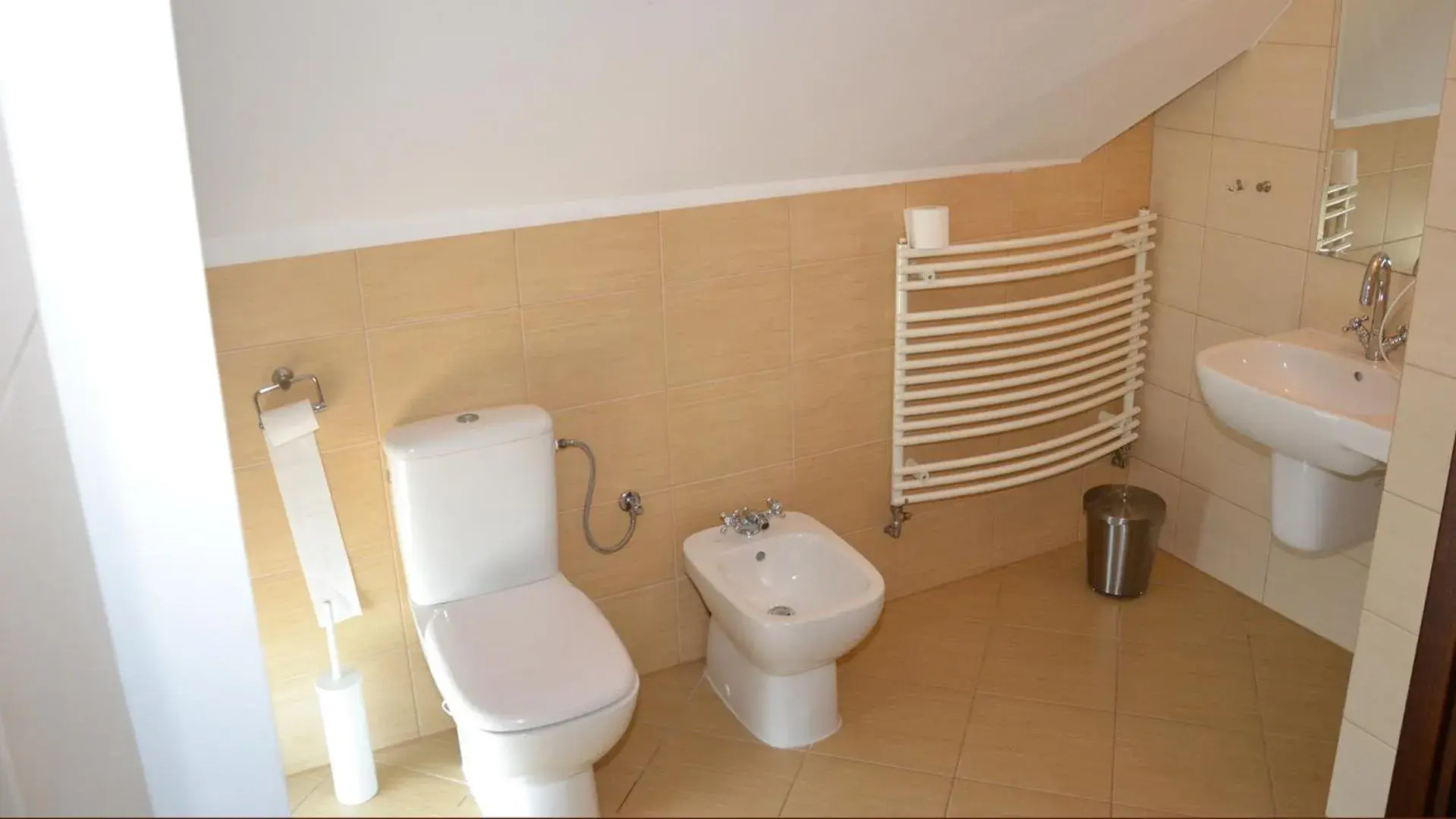 Twin Room in Tawerna Kaper Twin Room in Tawerna Kaper