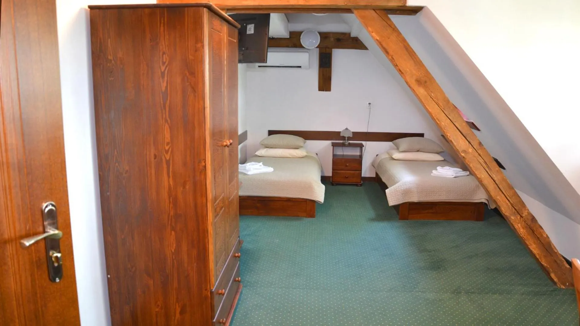 Bed in Tawerna Kaper