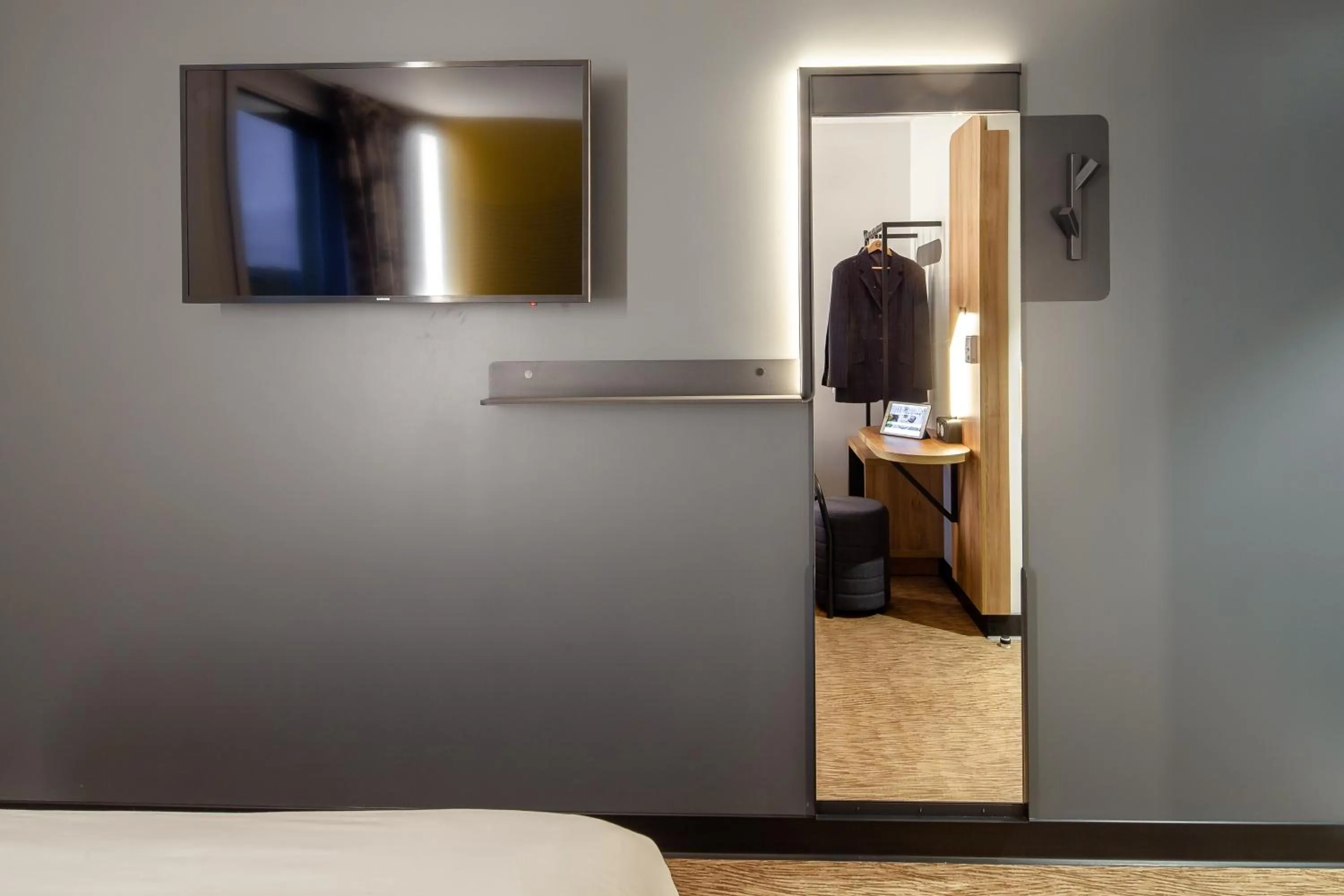 Bedroom, Bed in B&B HOTEL Paris Meudon Vélizy