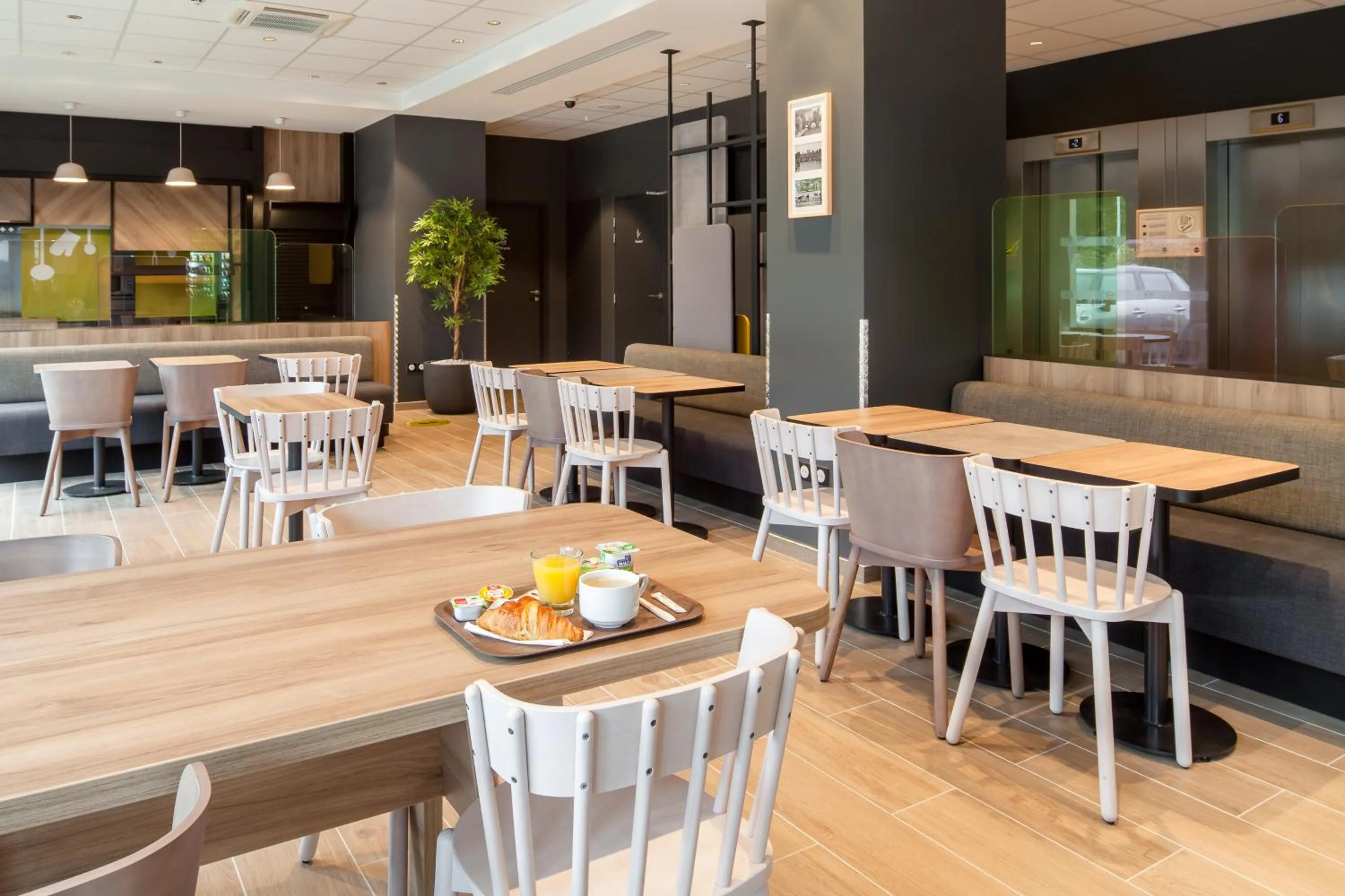 Breakfast in B&B HOTEL Paris Meudon Vélizy