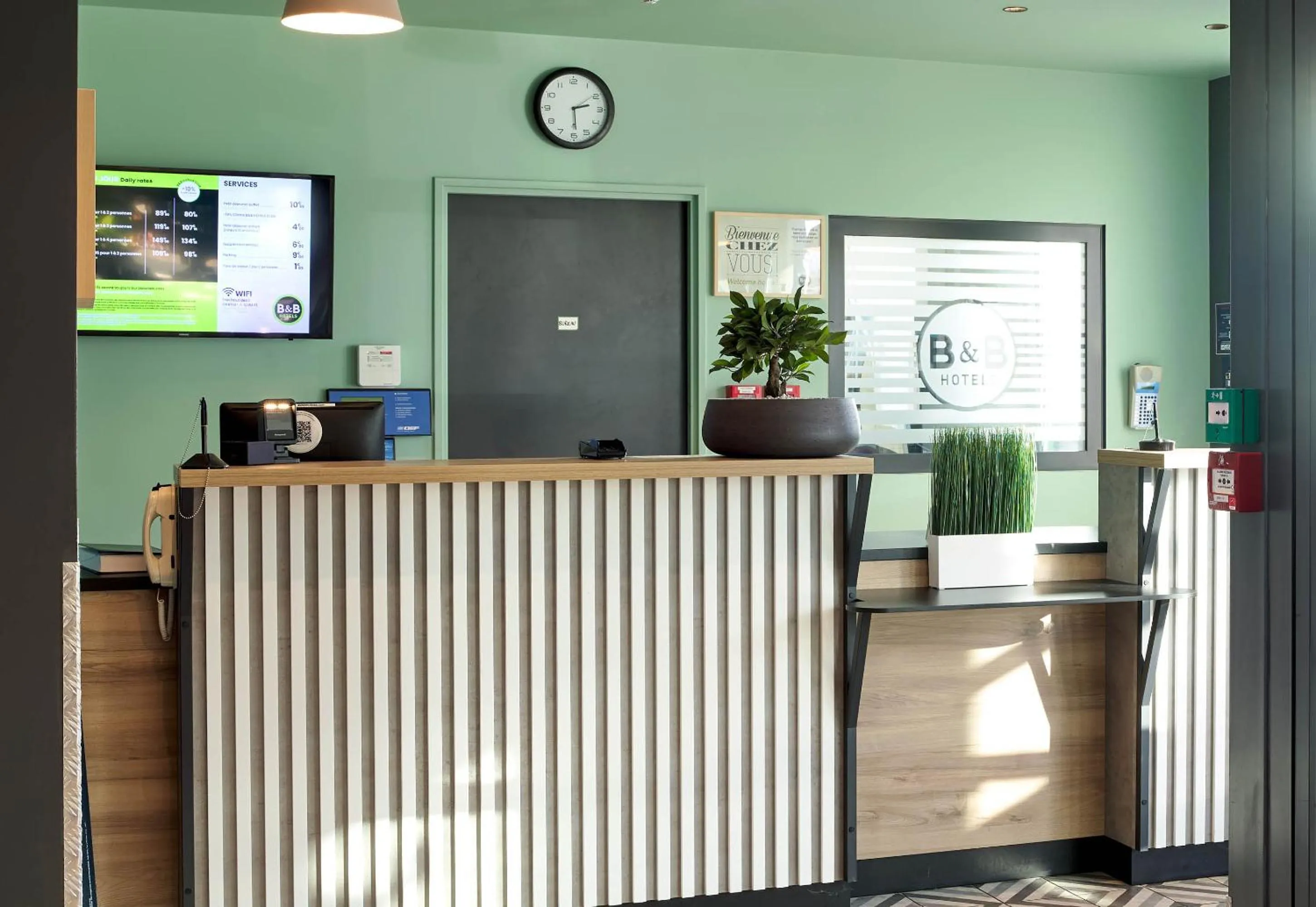 Lobby or reception in B&B HOTEL Paris Meudon Vélizy