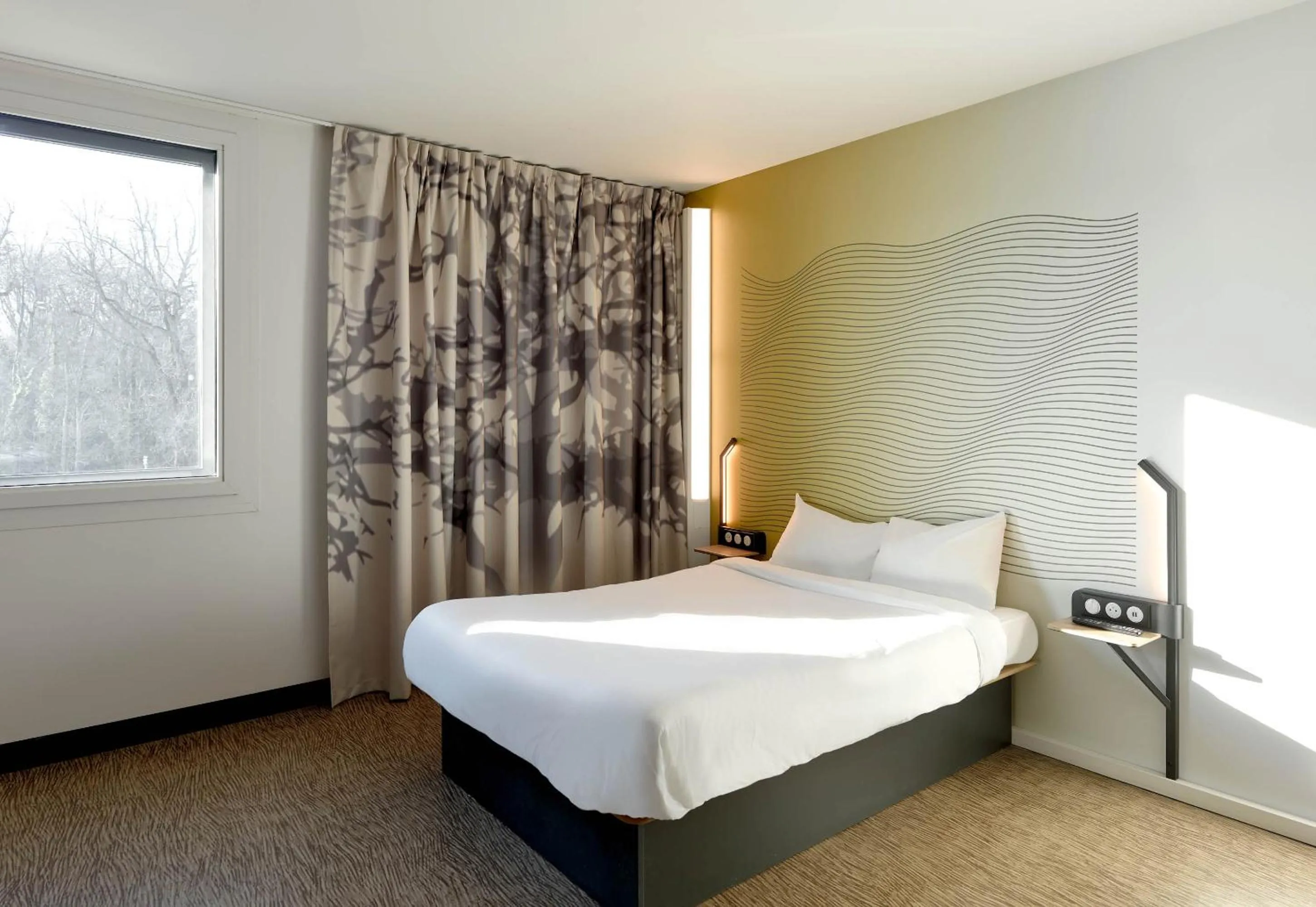 Bedroom, Bed in B&B HOTEL Paris Meudon Vélizy