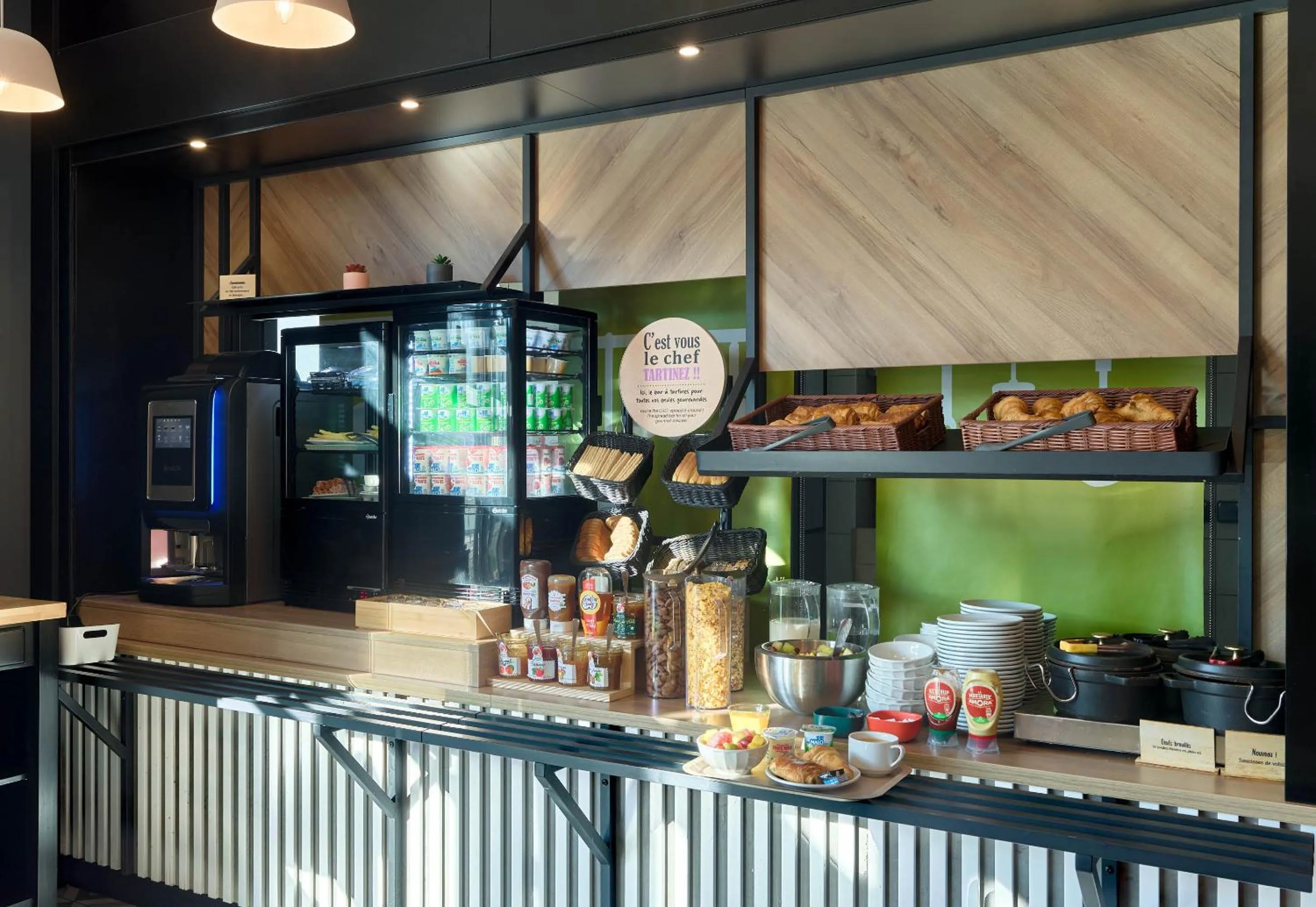 Buffet breakfast in B&B HOTEL Paris Meudon Vélizy